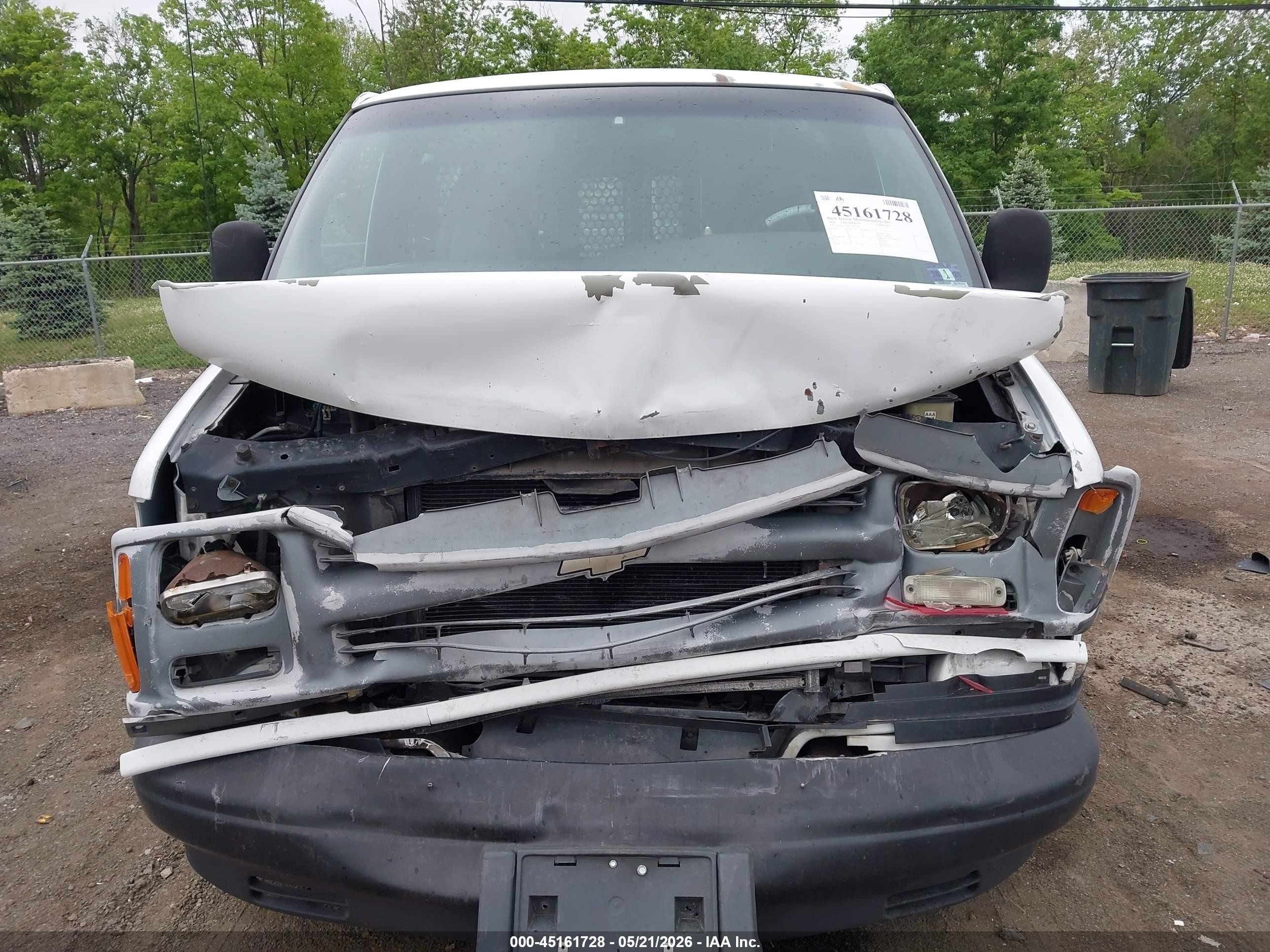 2002 Chevrolet Express   White vin: 1GCFG15W421245759