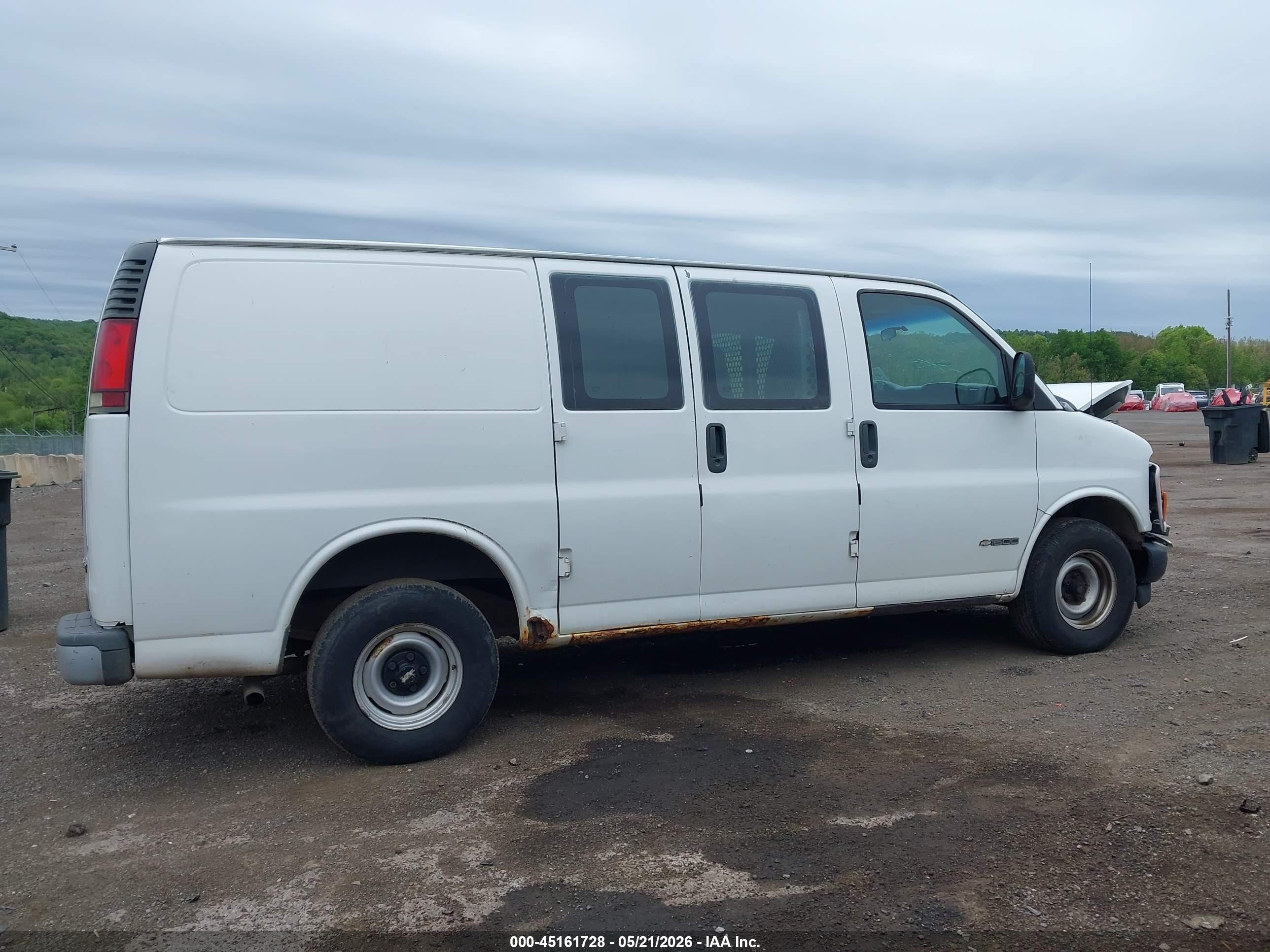 2002 Chevrolet Express   White vin: 1GCFG15W421245759