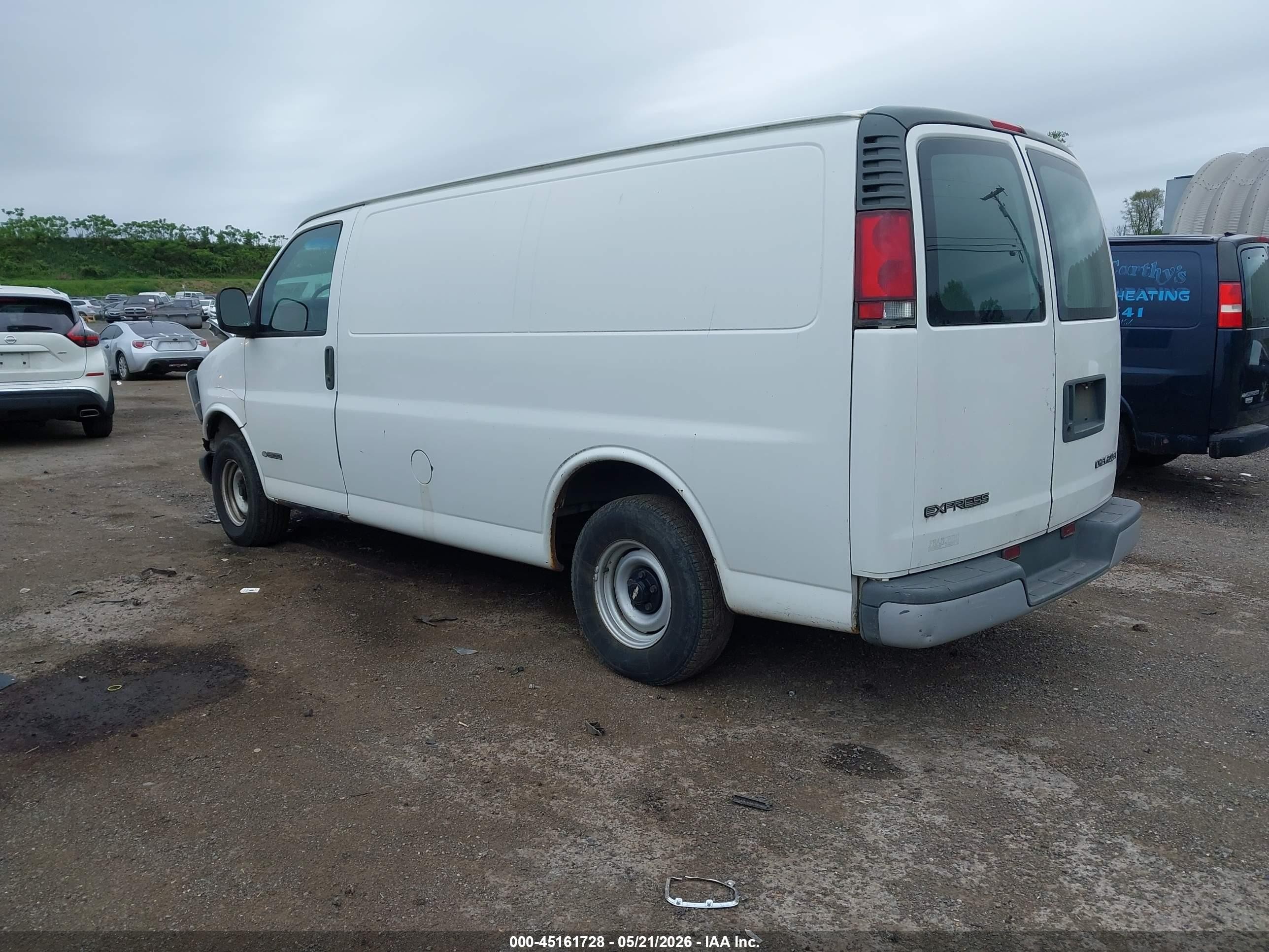 2002 Chevrolet Express   White vin: 1GCFG15W421245759