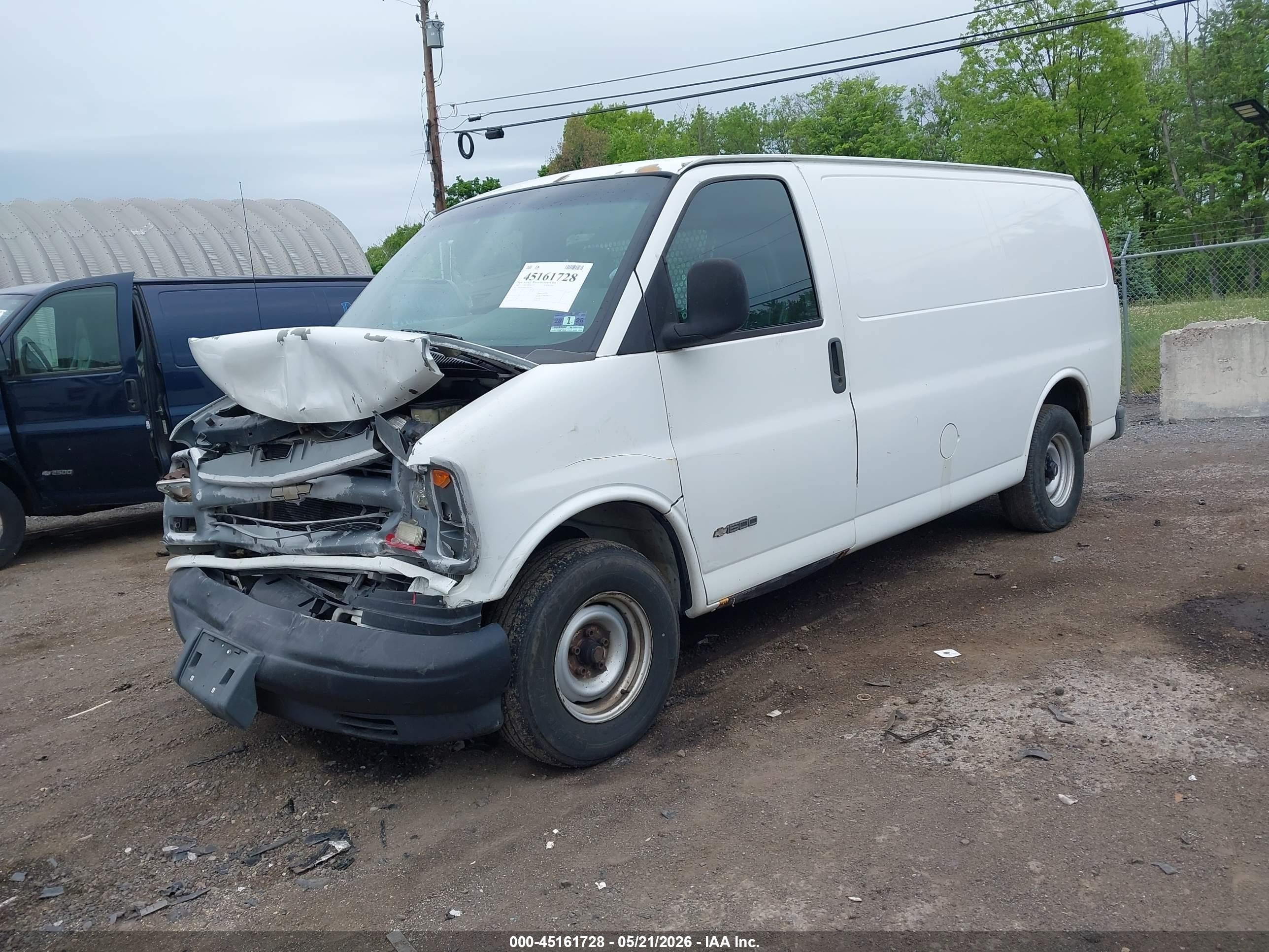 2002 Chevrolet Express   White vin: 1GCFG15W421245759