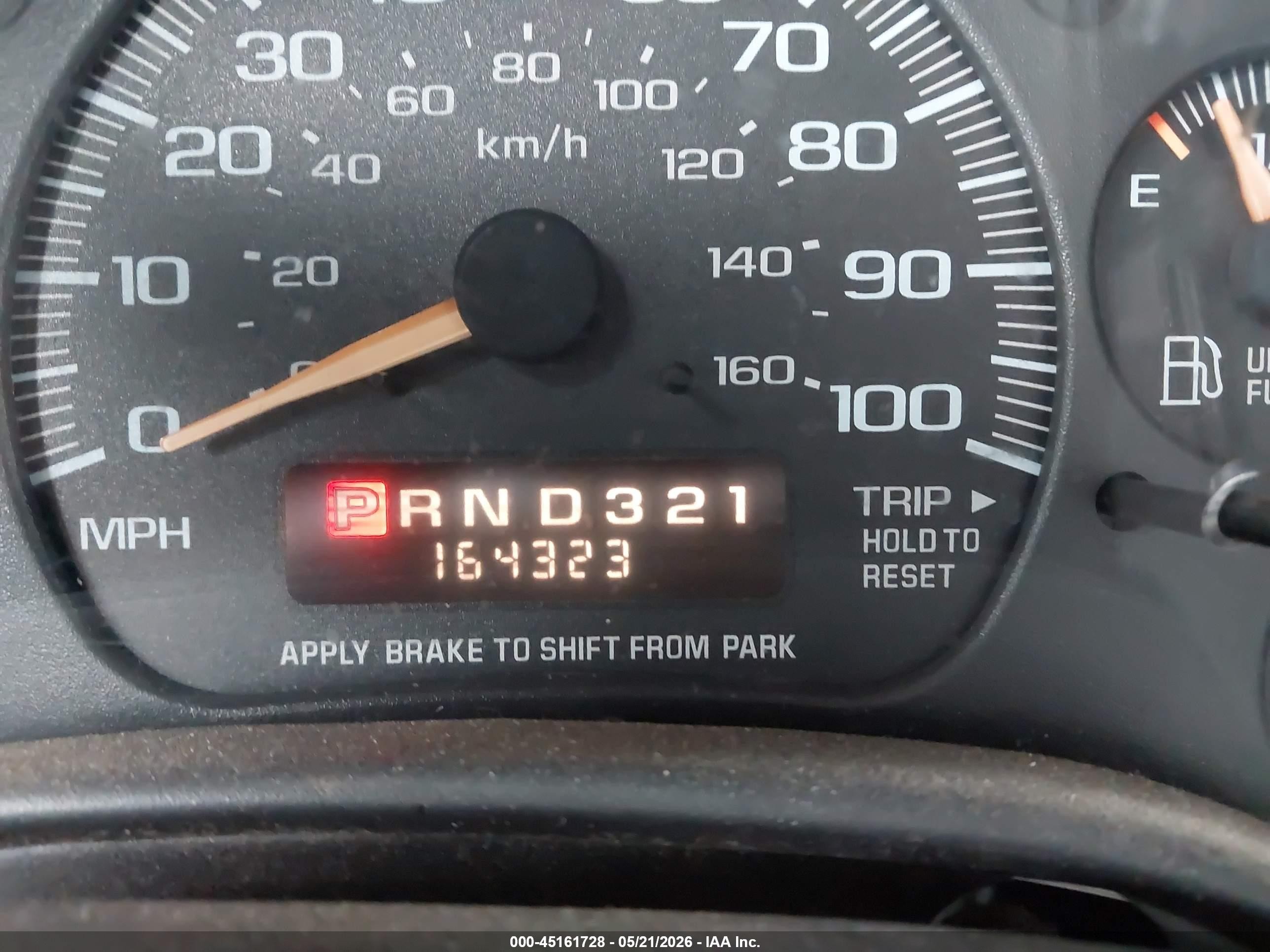 2002 Chevrolet Express   White vin: 1GCFG15W421245759