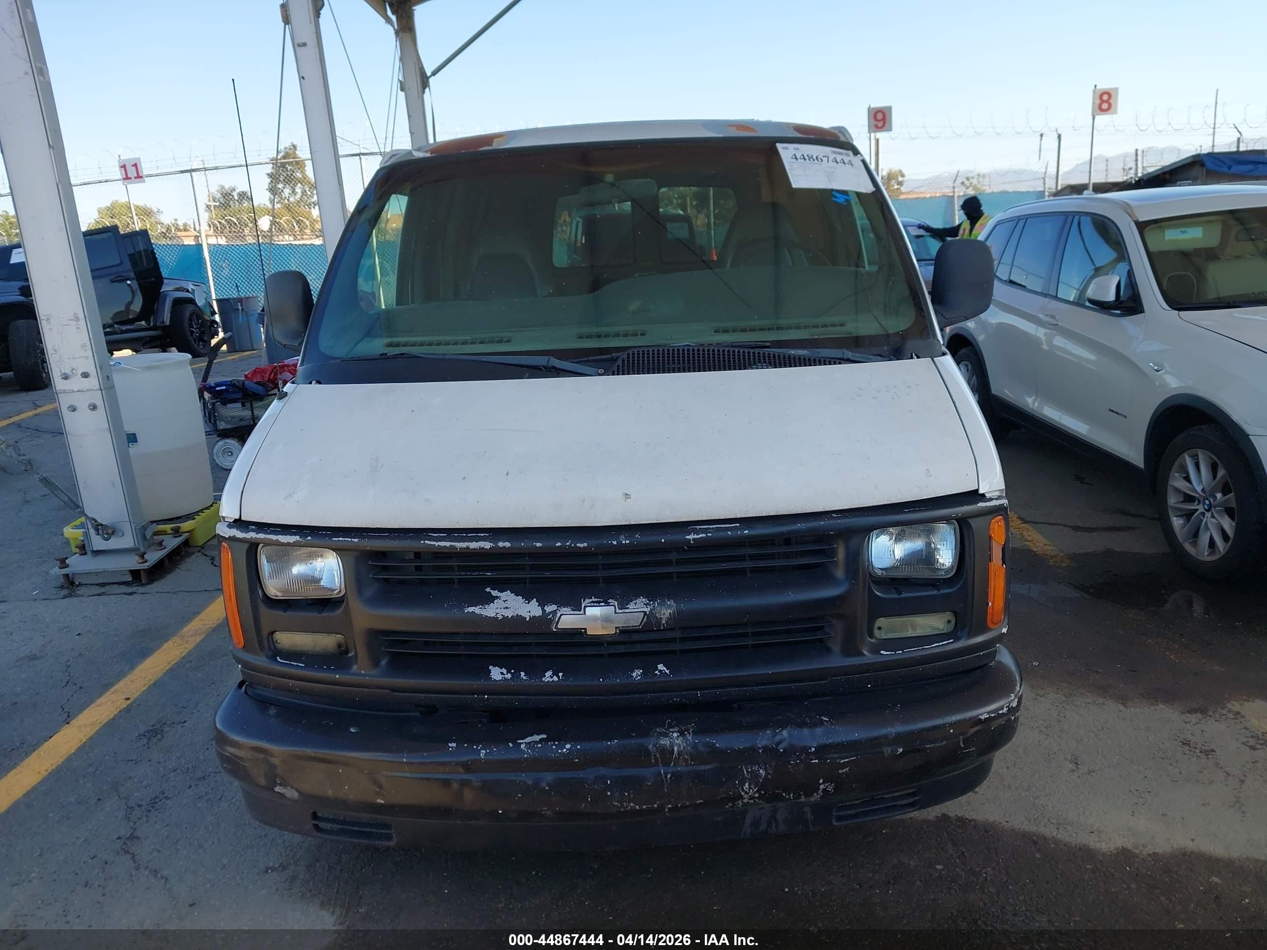 2002 Chevrolet Express White vin: 1GCFG15W821195464