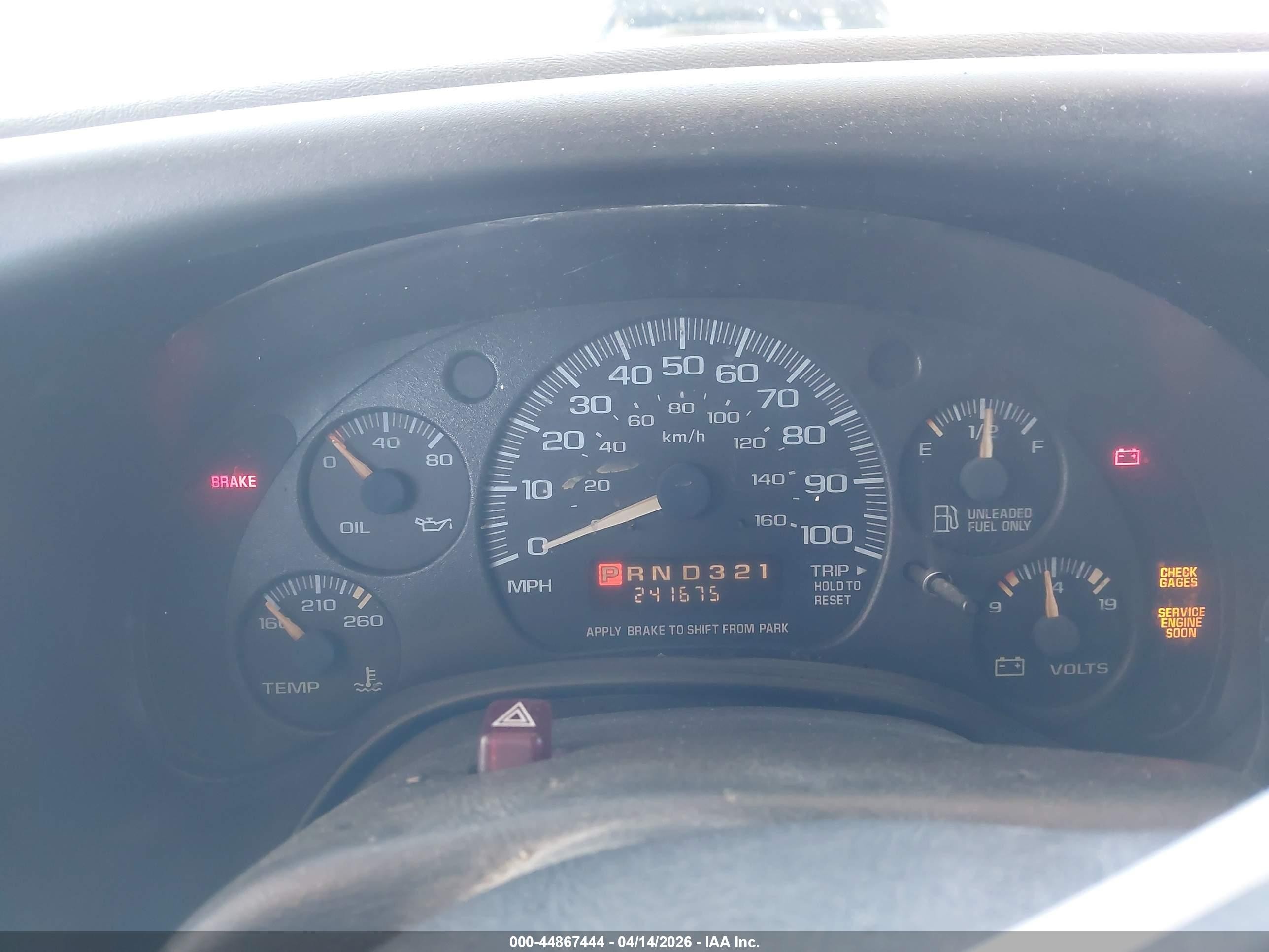 2002 Chevrolet Express White vin: 1GCFG15W821195464