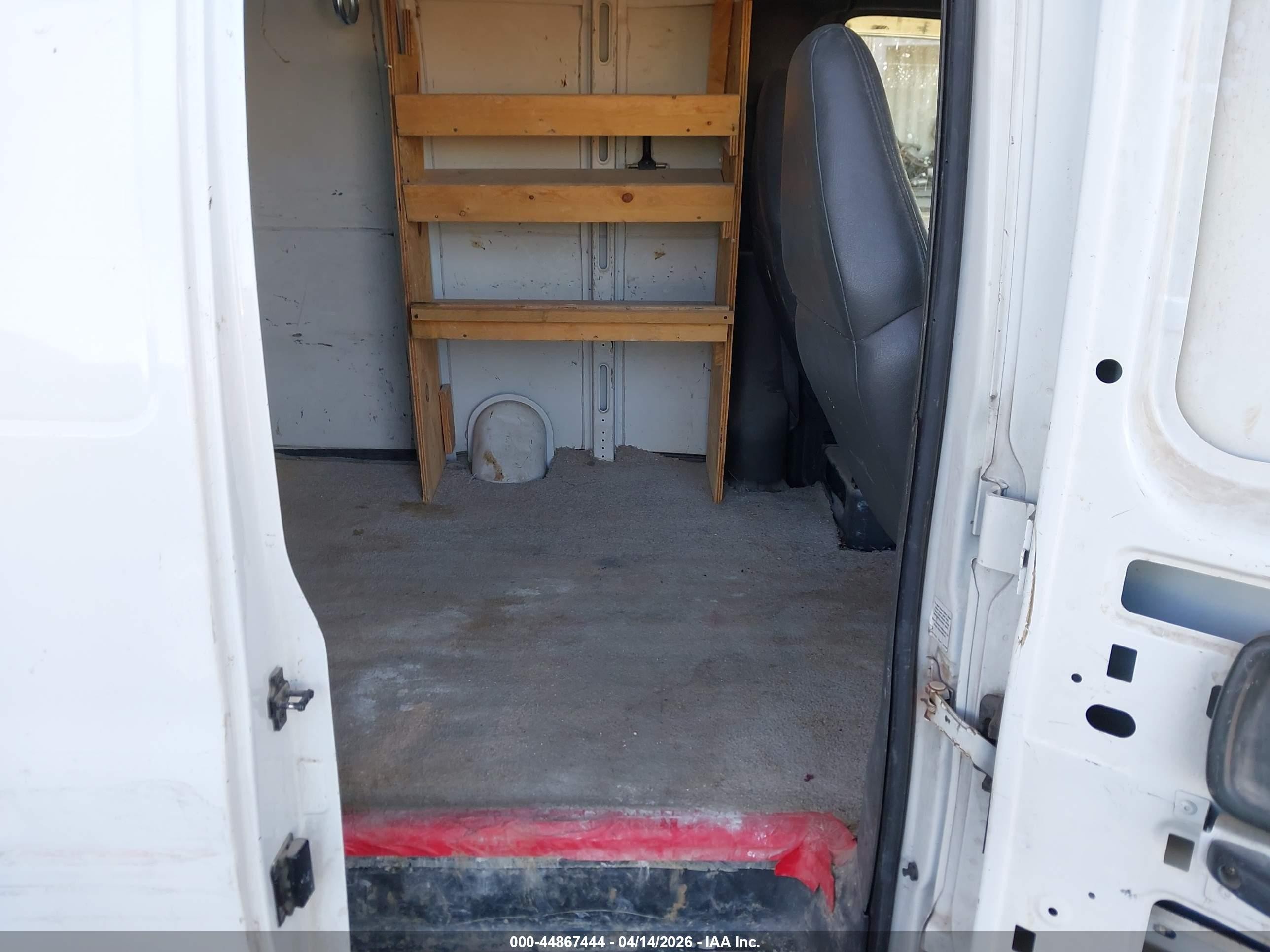 2002 Chevrolet Express White vin: 1GCFG15W821195464