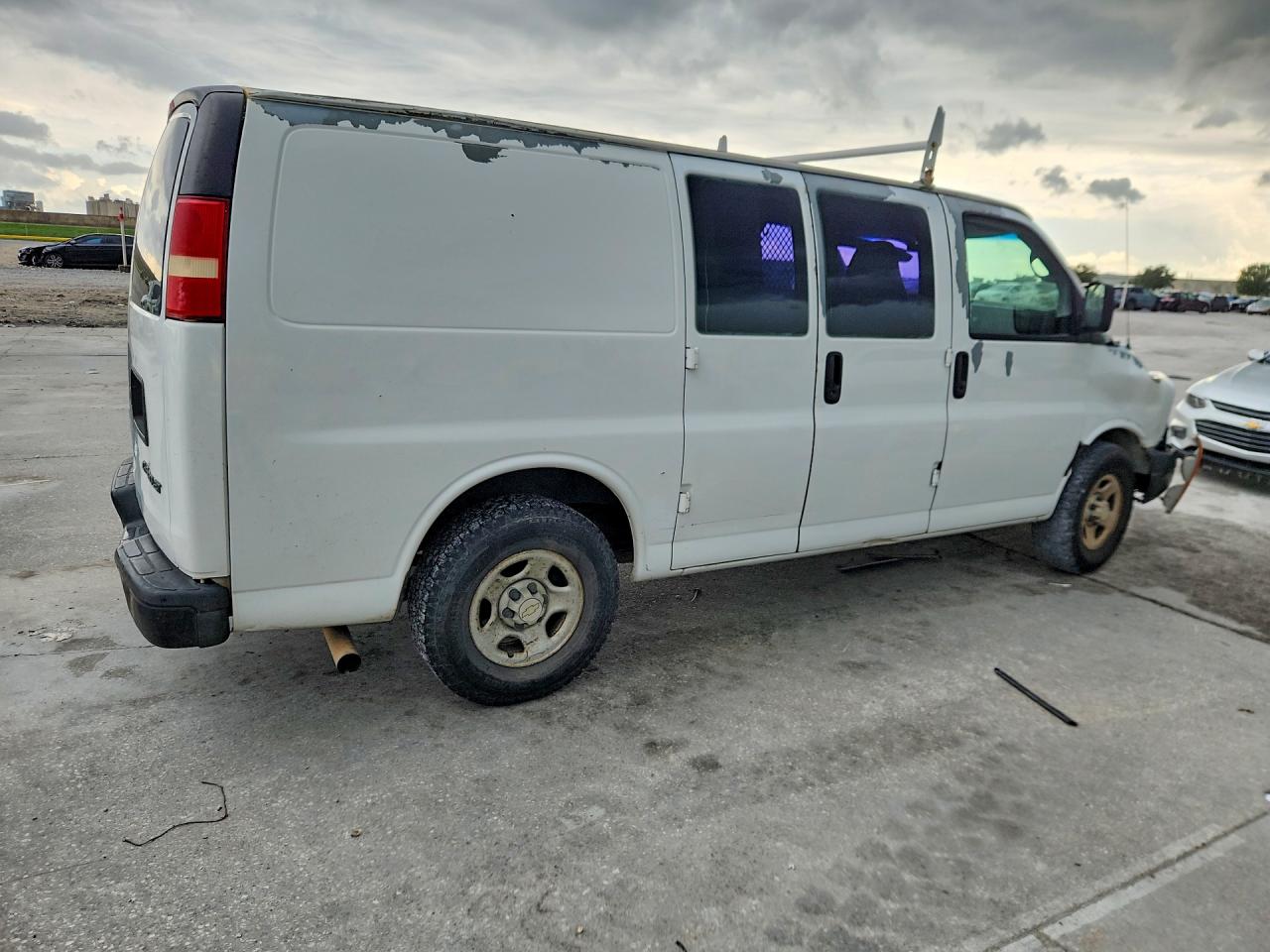 2006 Chevrolet Express G1500 Белый vin: 1GCFG15X061141476