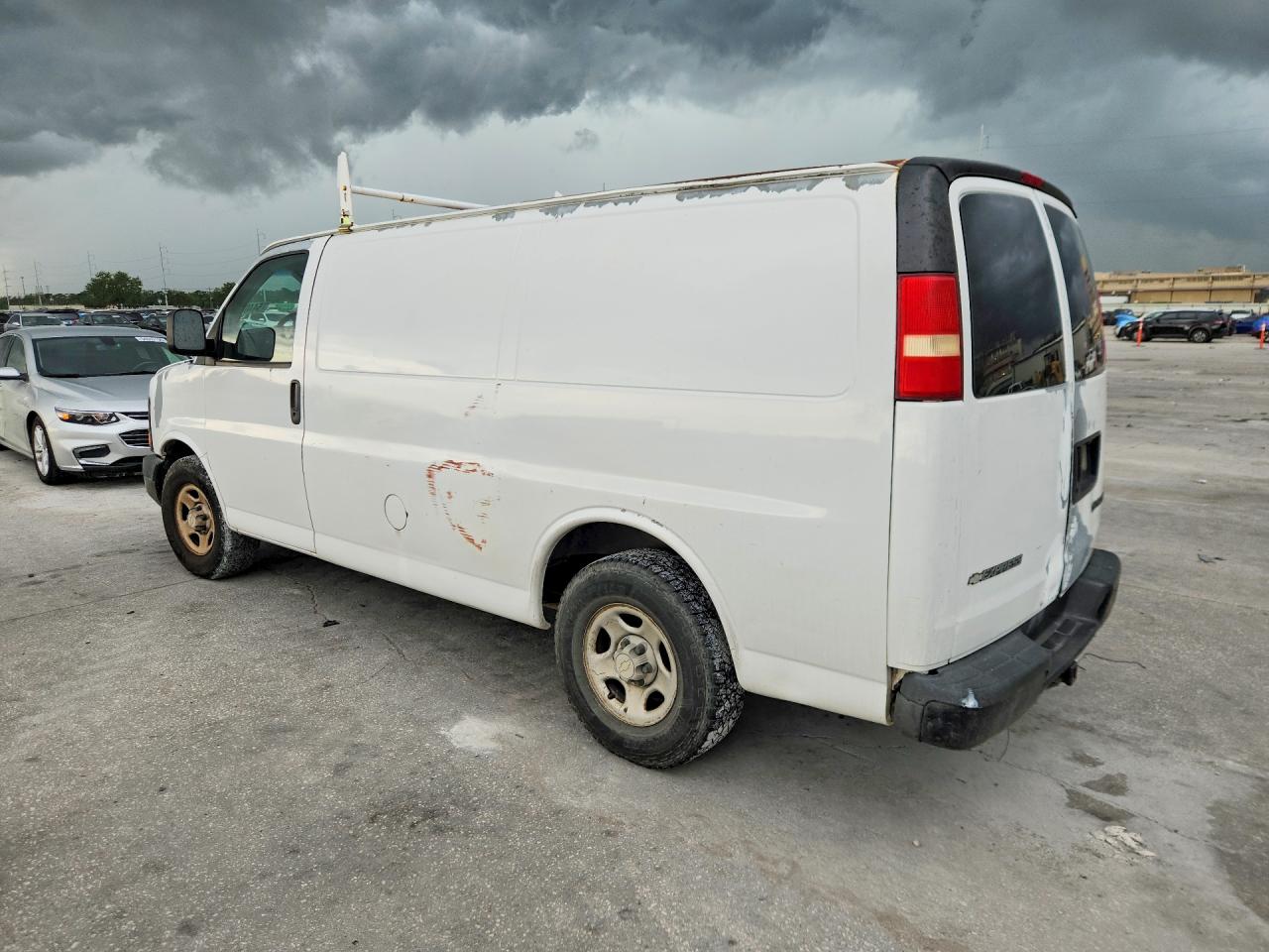 2006 Chevrolet Express G1500 Белый vin: 1GCFG15X061141476