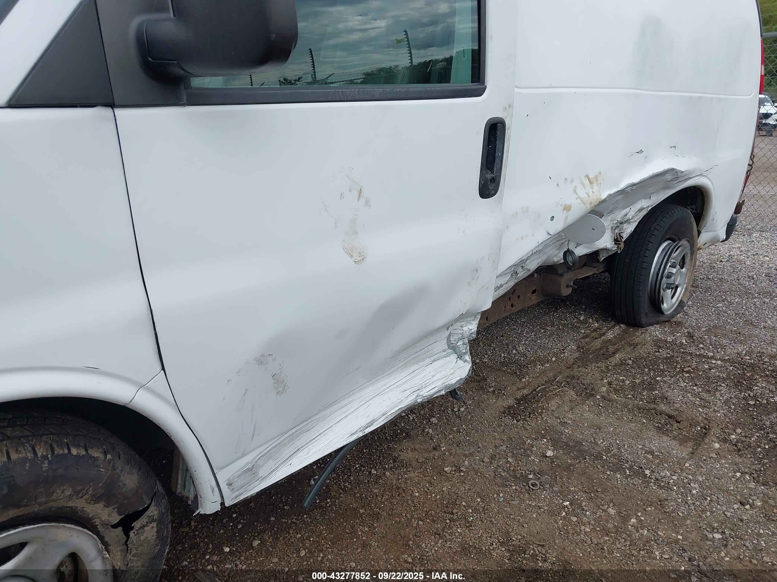 2008 Chevrolet Express Work Van White vin: 1GCFG15X081147748