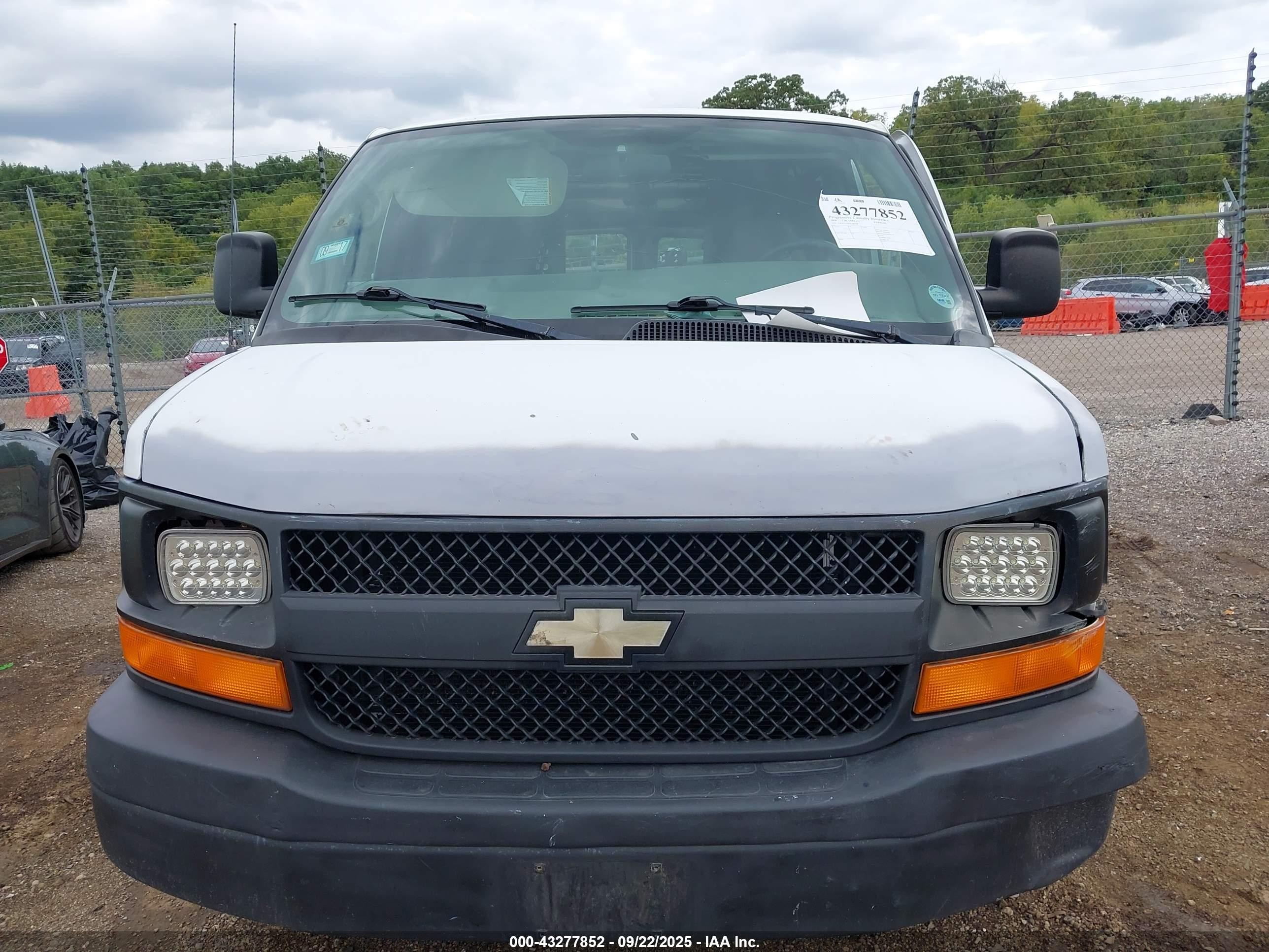 2008 Chevrolet Express Work Van White vin: 1GCFG15X081147748