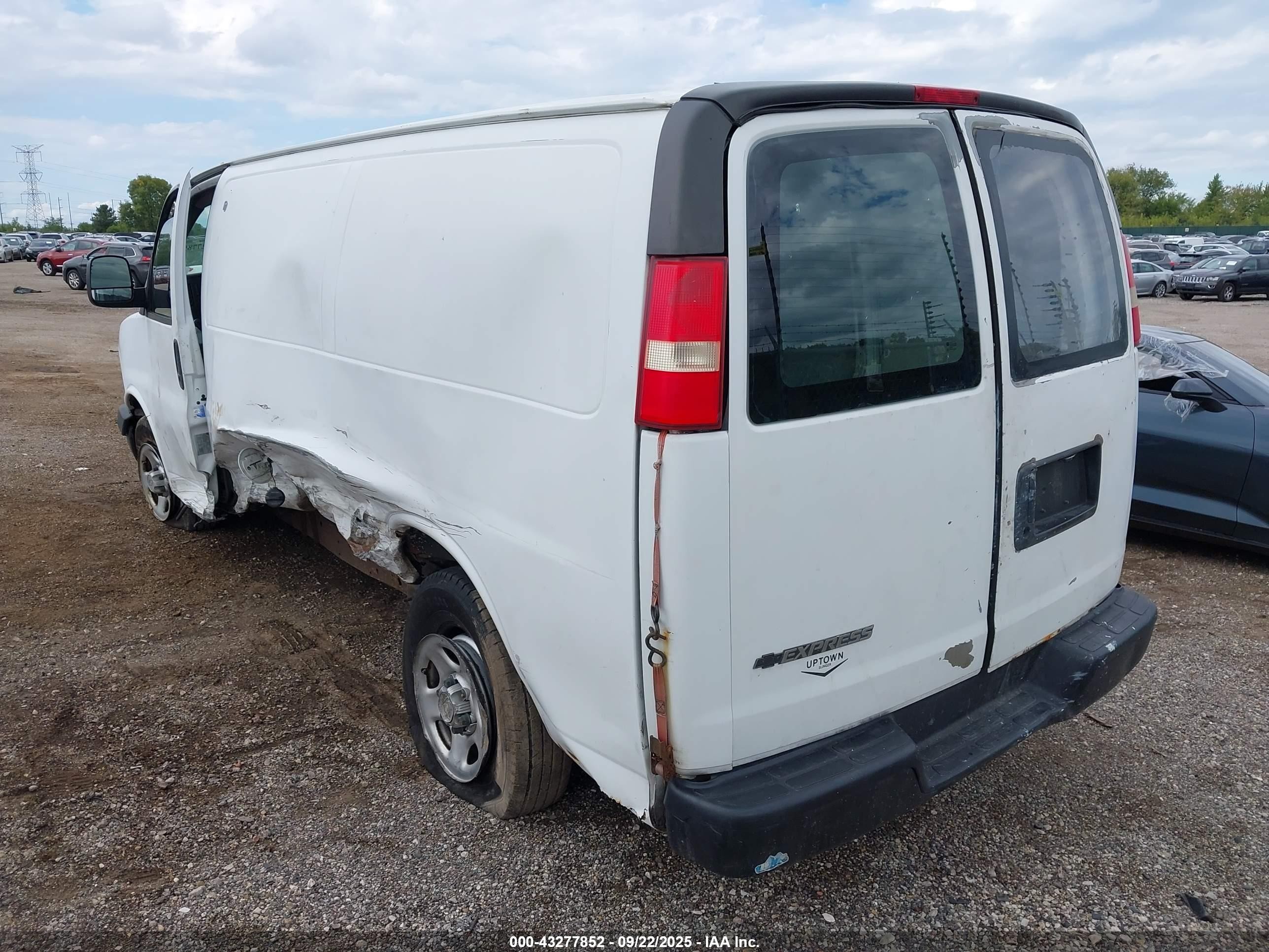 2008 Chevrolet Express Work Van White vin: 1GCFG15X081147748