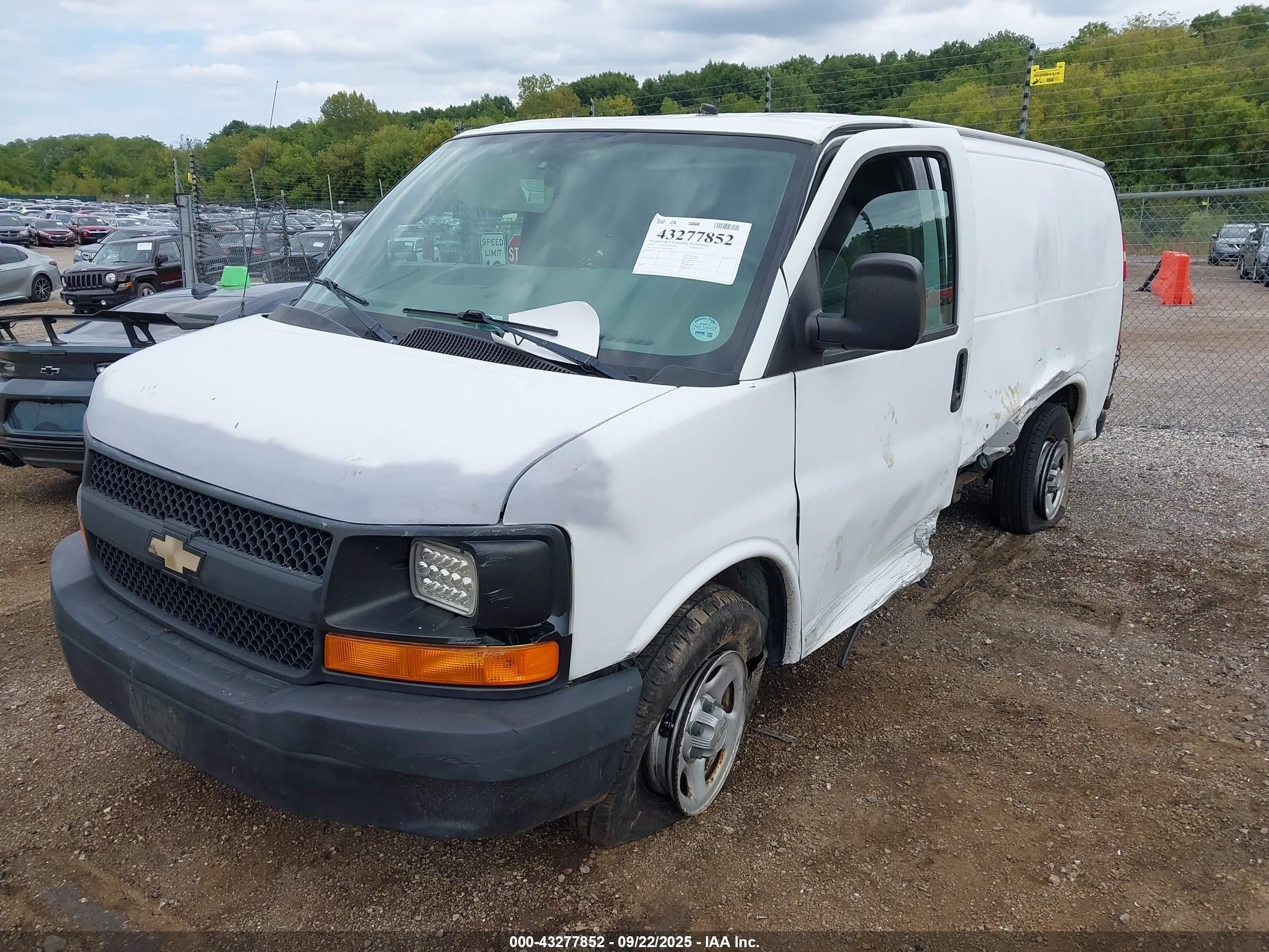2008 Chevrolet Express Work Van White vin: 1GCFG15X081147748