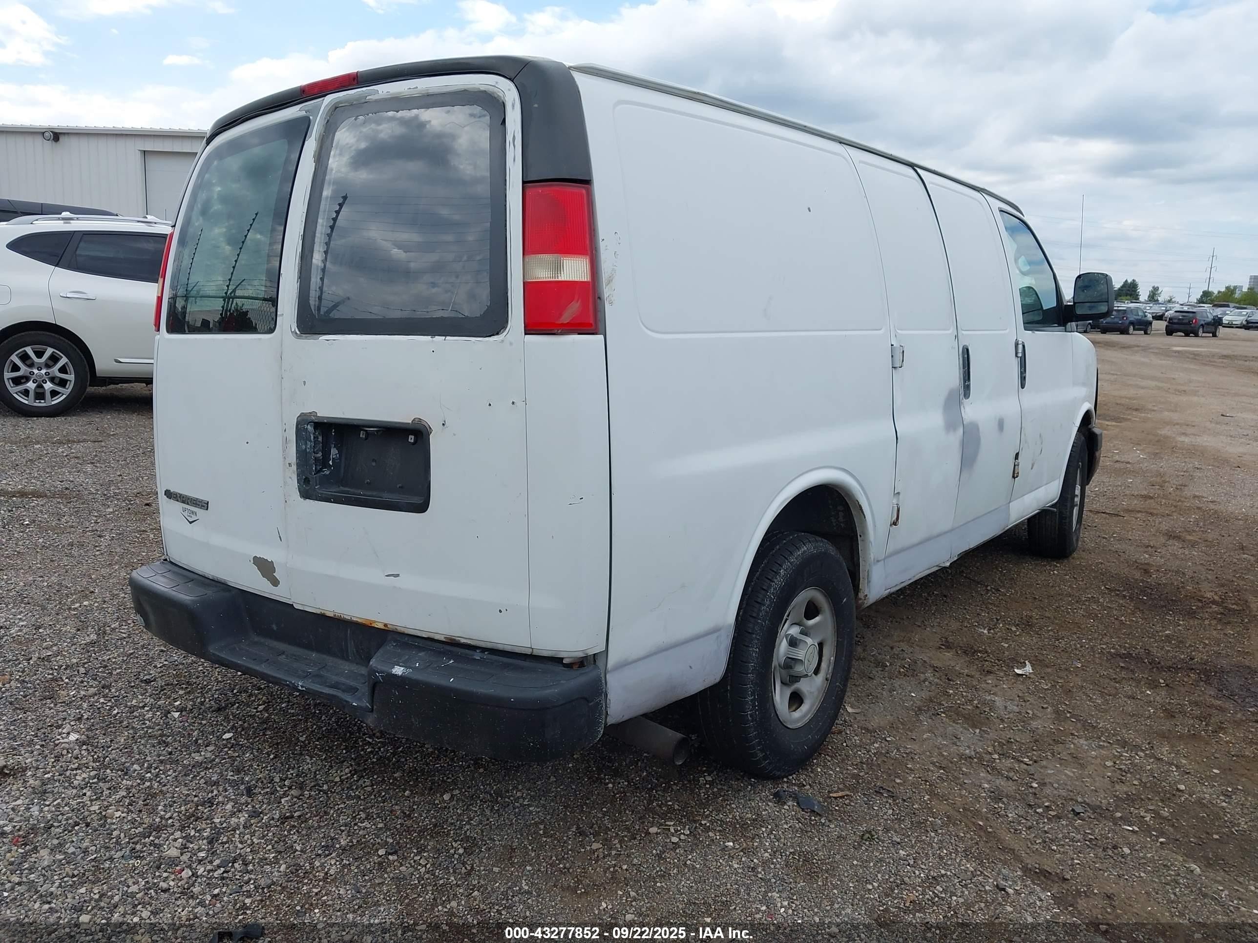 2008 Chevrolet Express Work Van White vin: 1GCFG15X081147748