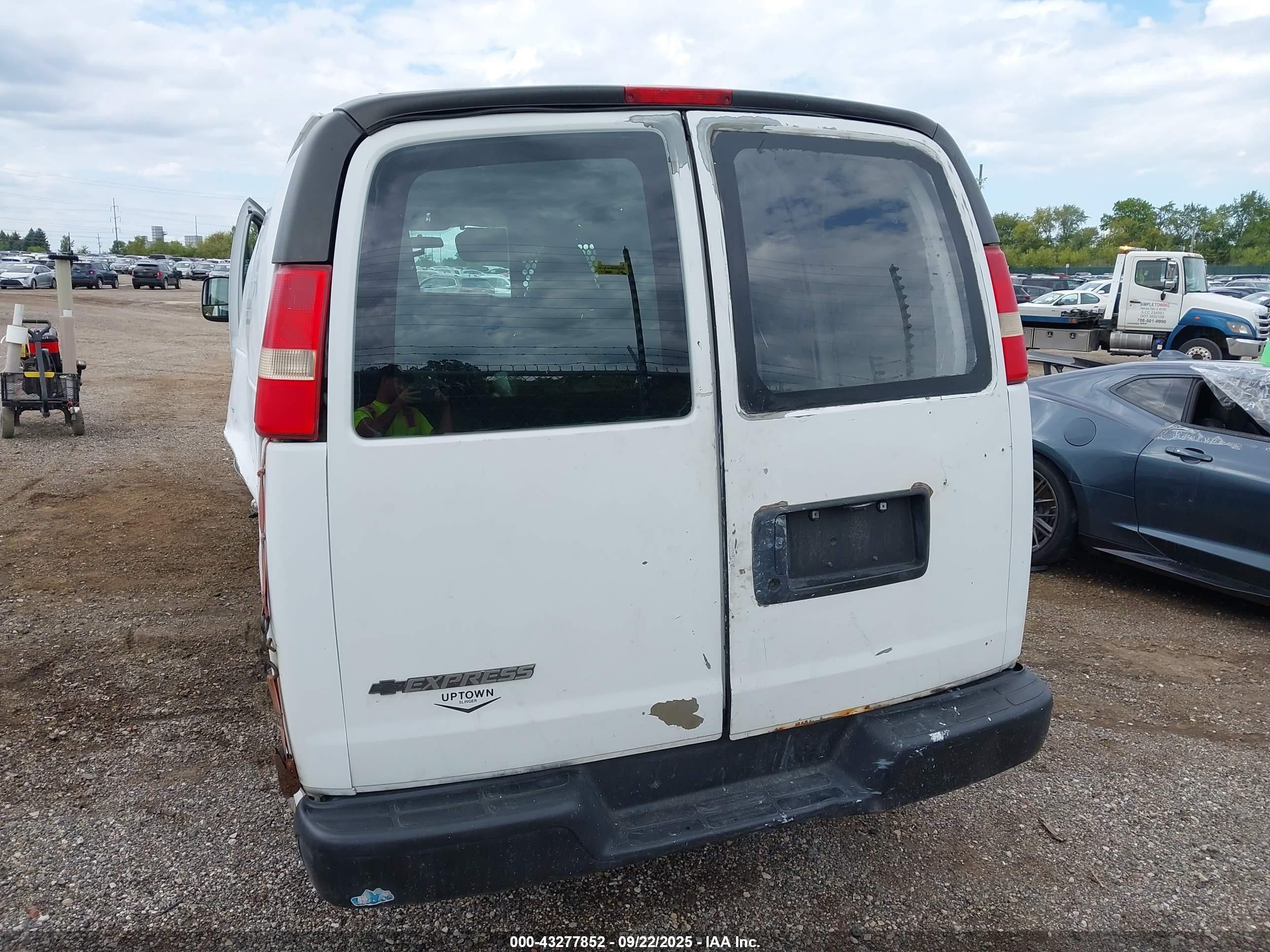 2008 Chevrolet Express Work Van White vin: 1GCFG15X081147748
