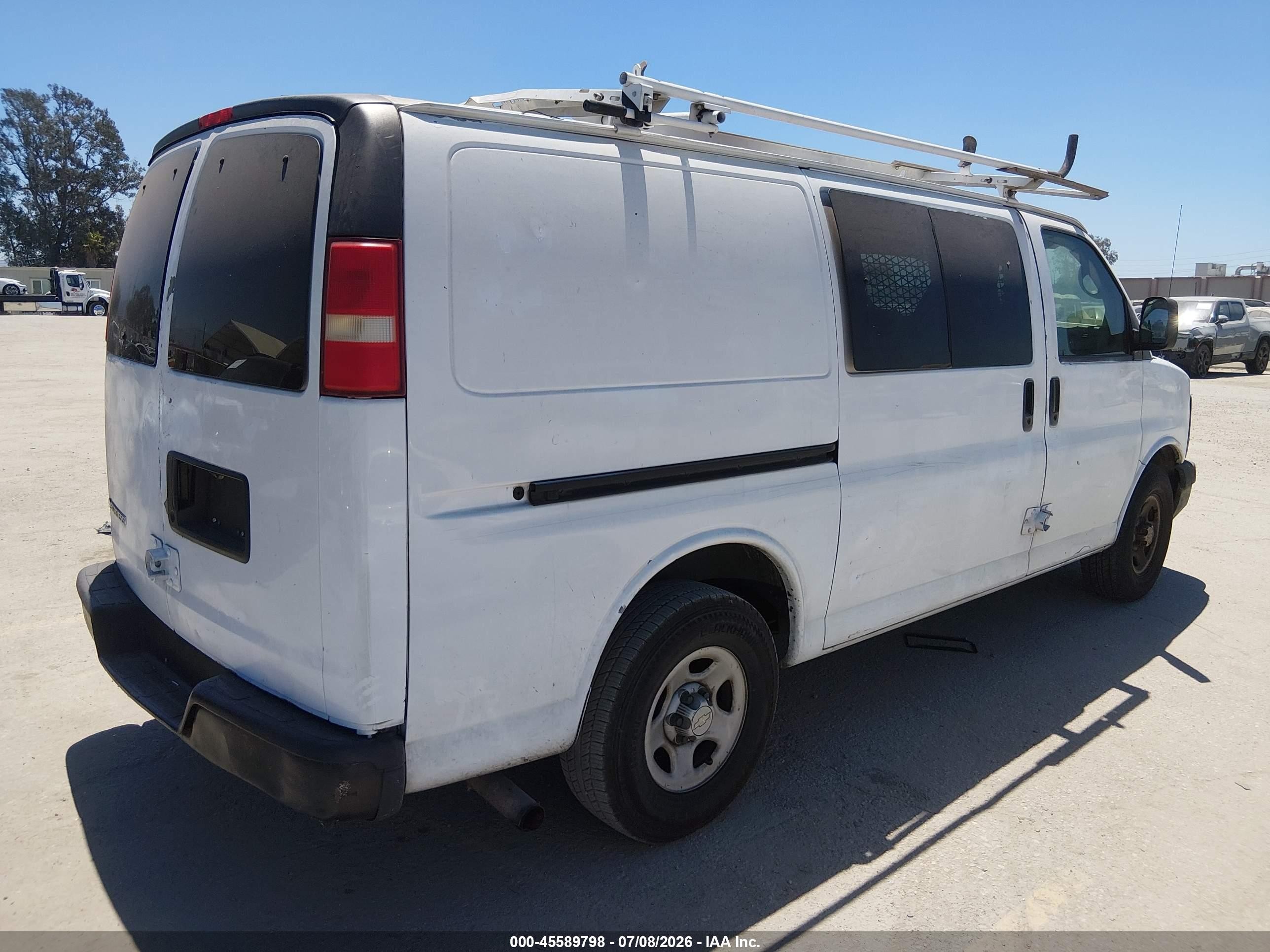 2007 Chevrolet Express Work Van White vin: 1GCFG15X171180160