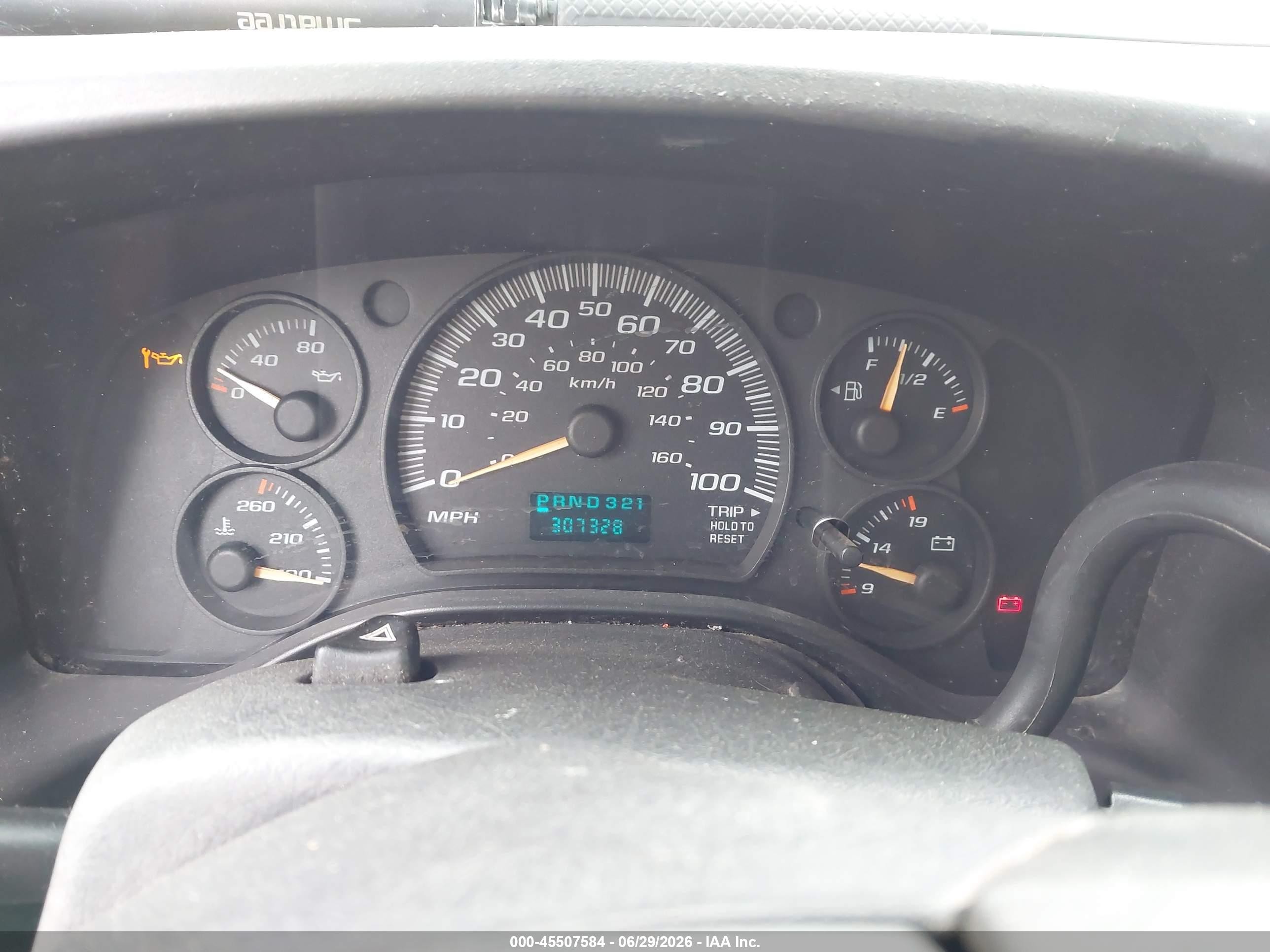 2004 Chevrolet Express   White vin: 1GCFG15X241215123