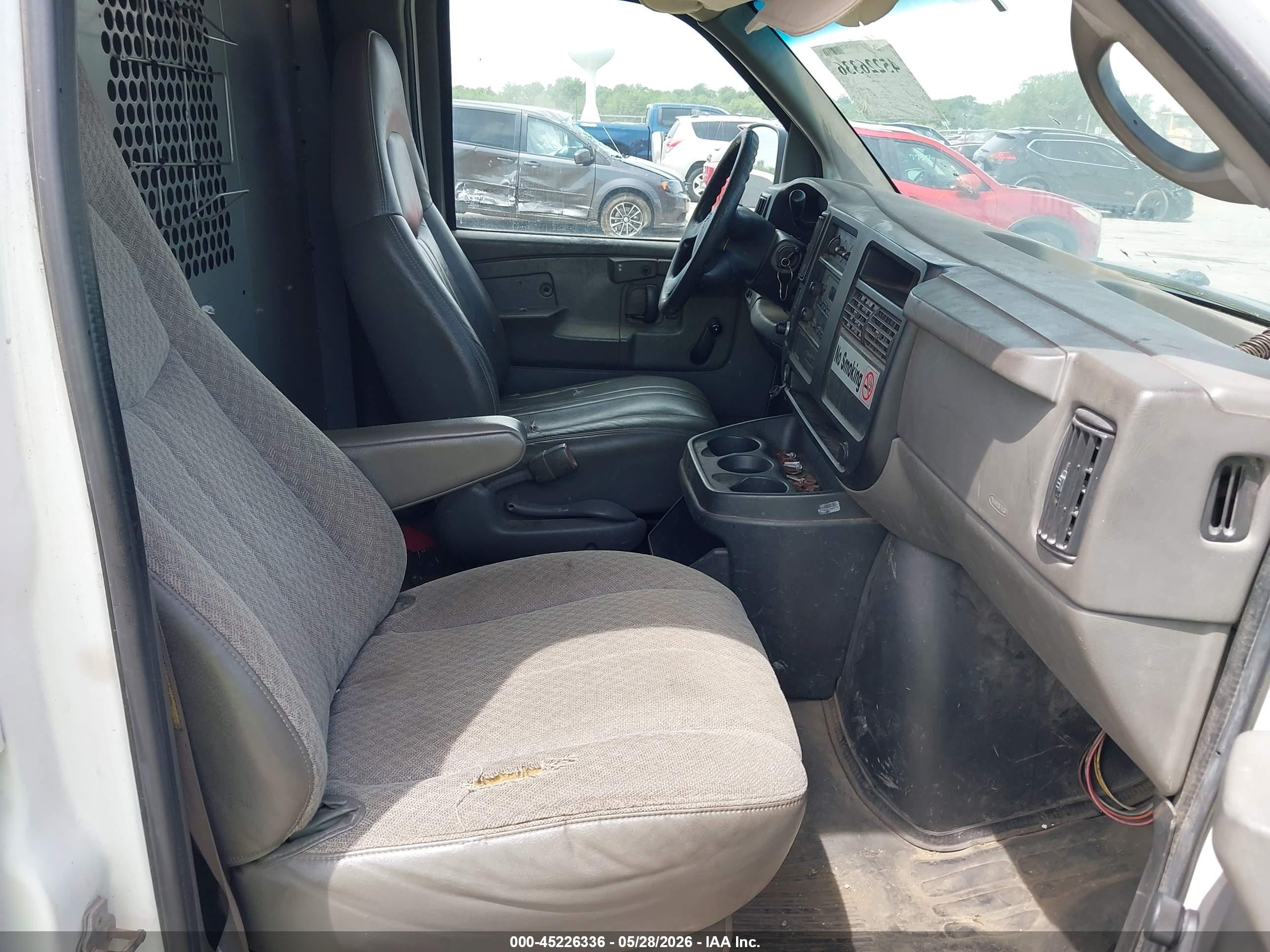 2007 Chevrolet Express Work Van White vin: 1GCFG15X271112286