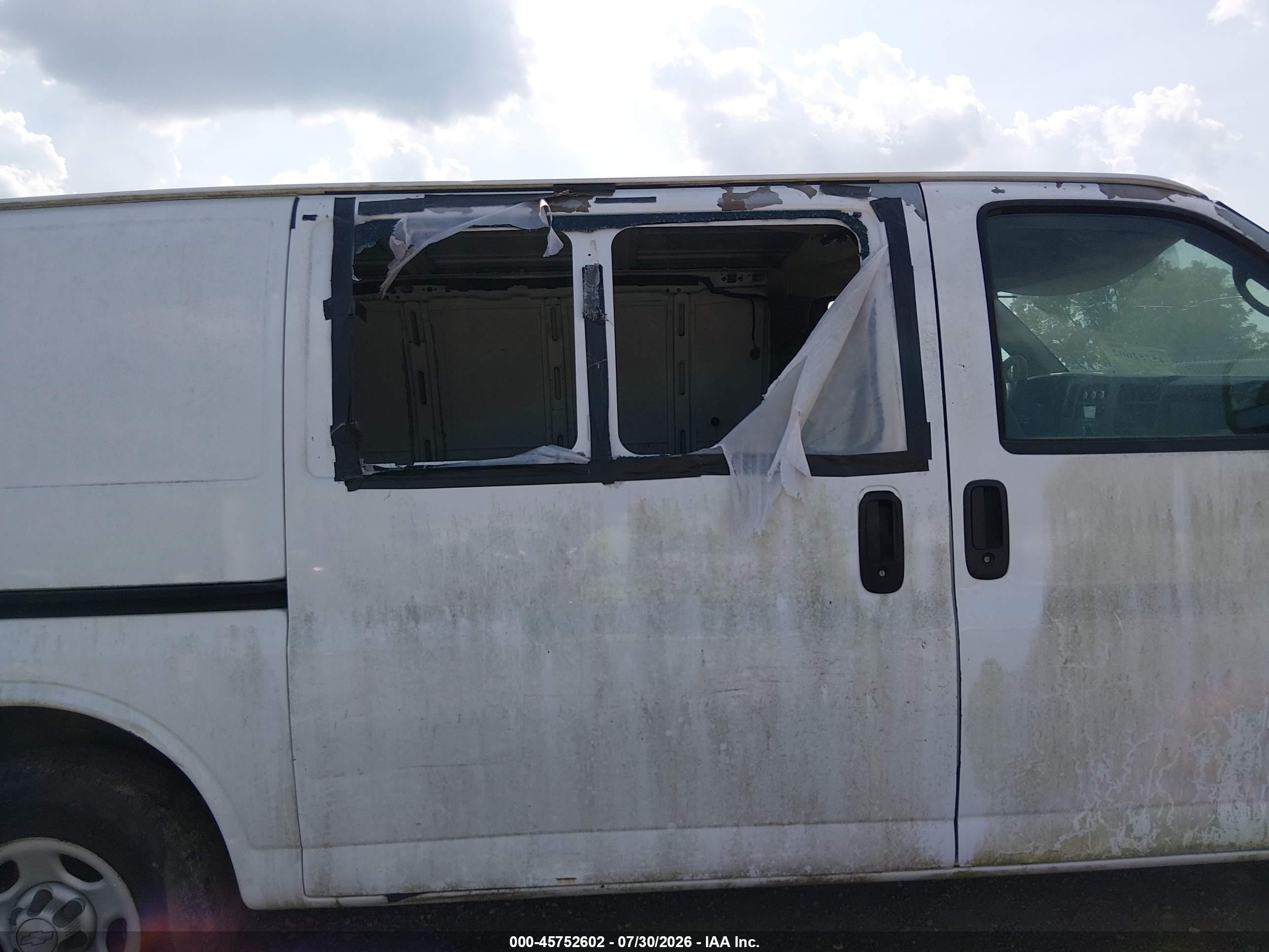 2008 Chevrolet Express Work Van White vin: 1GCFG15X281219811