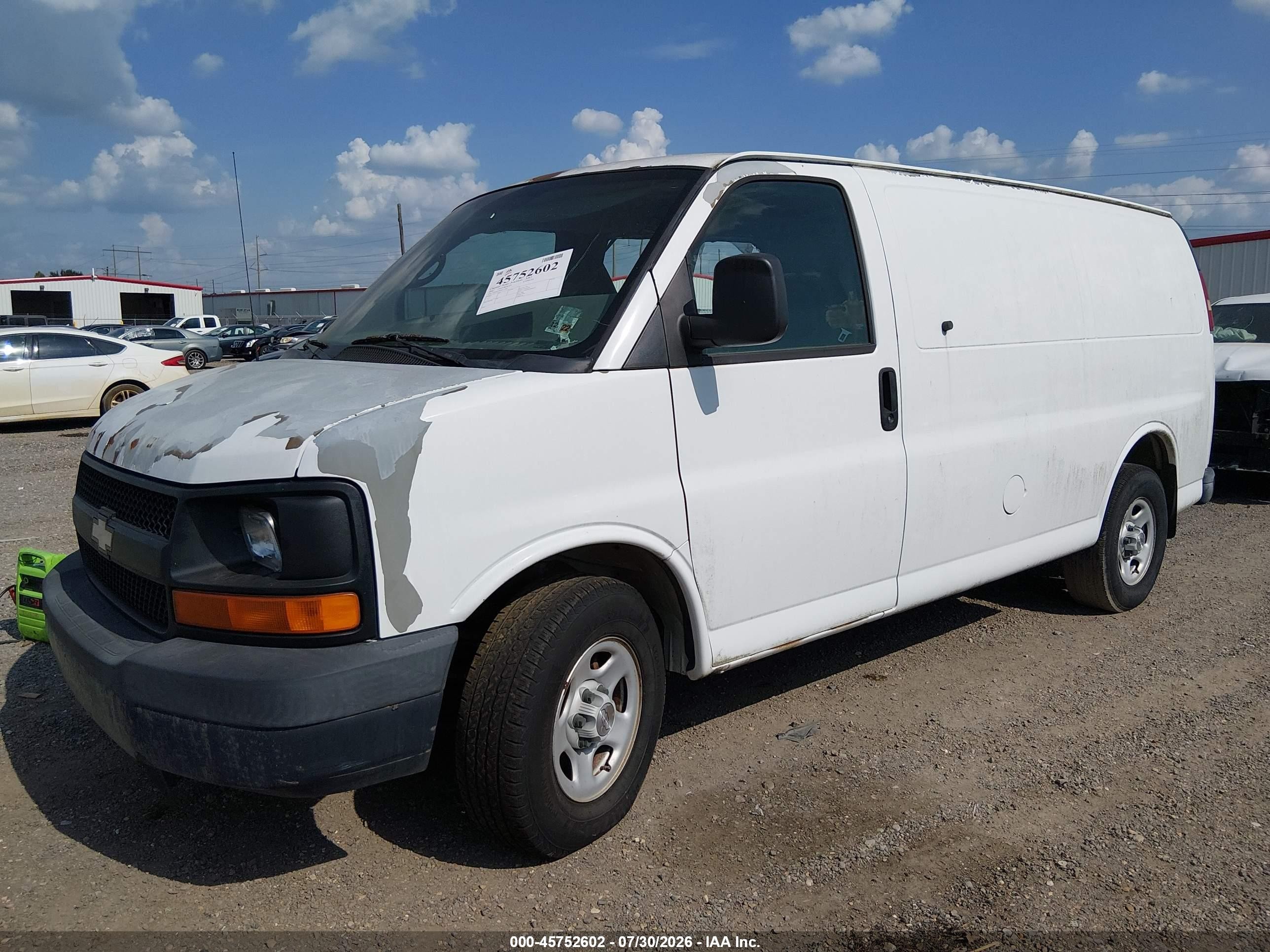 2008 Chevrolet Express Work Van White vin: 1GCFG15X281219811