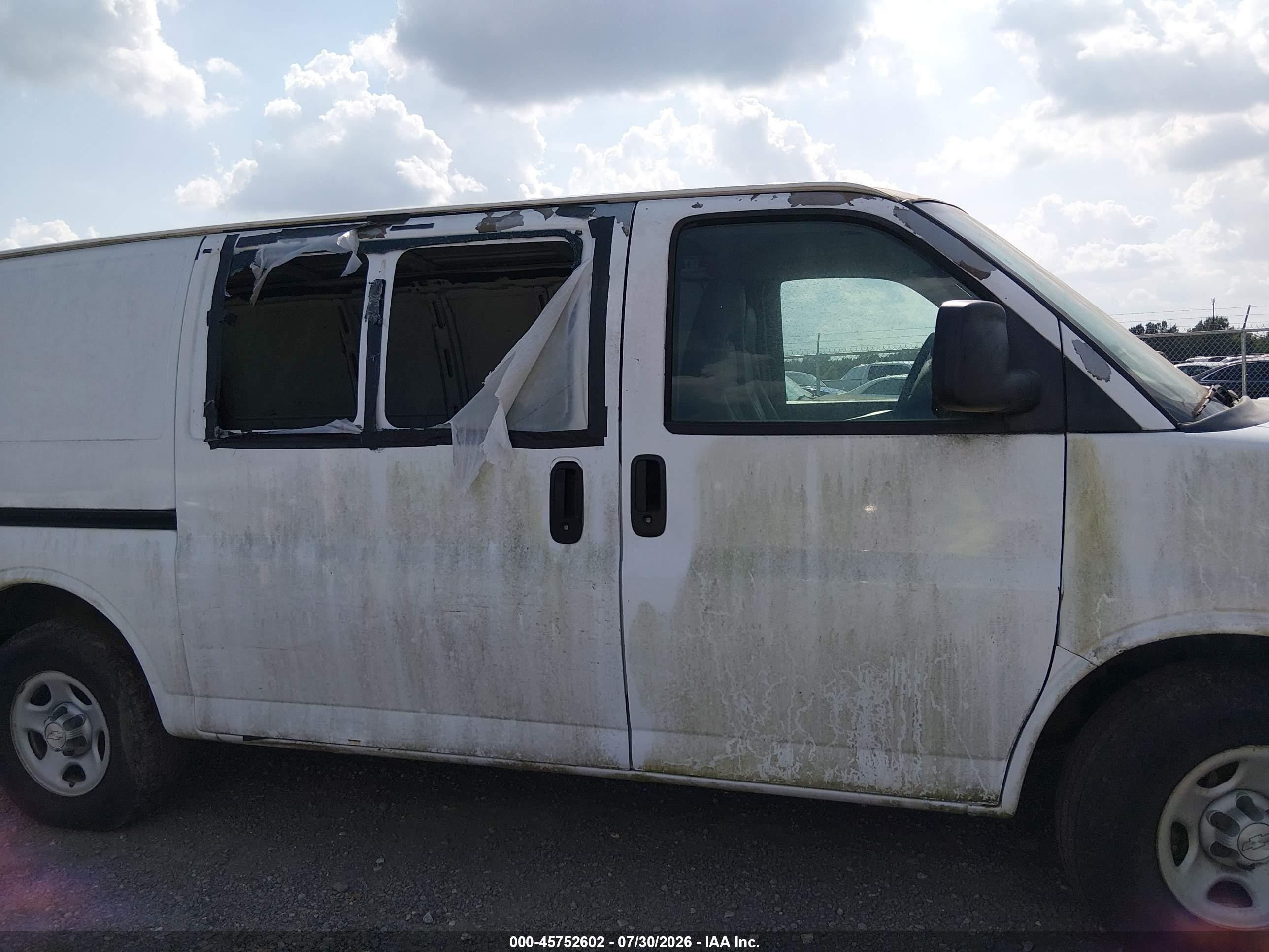 2008 Chevrolet Express Work Van White vin: 1GCFG15X281219811