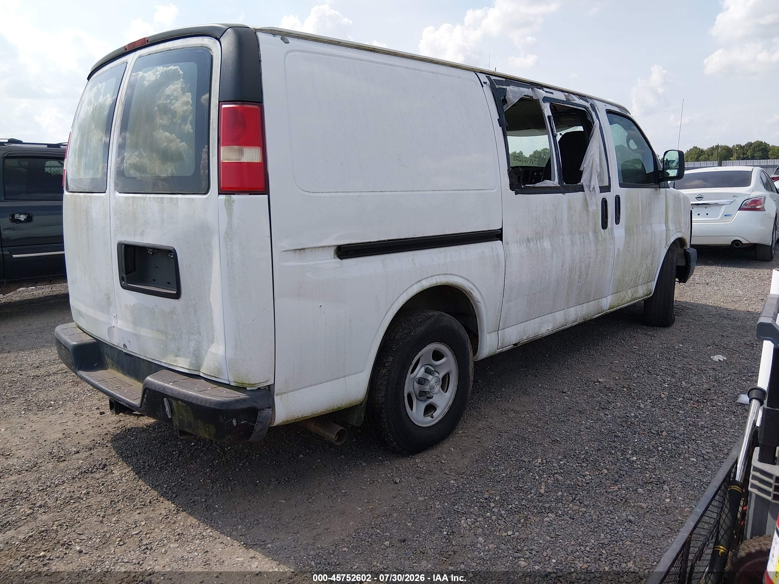 2008 Chevrolet Express Work Van White vin: 1GCFG15X281219811