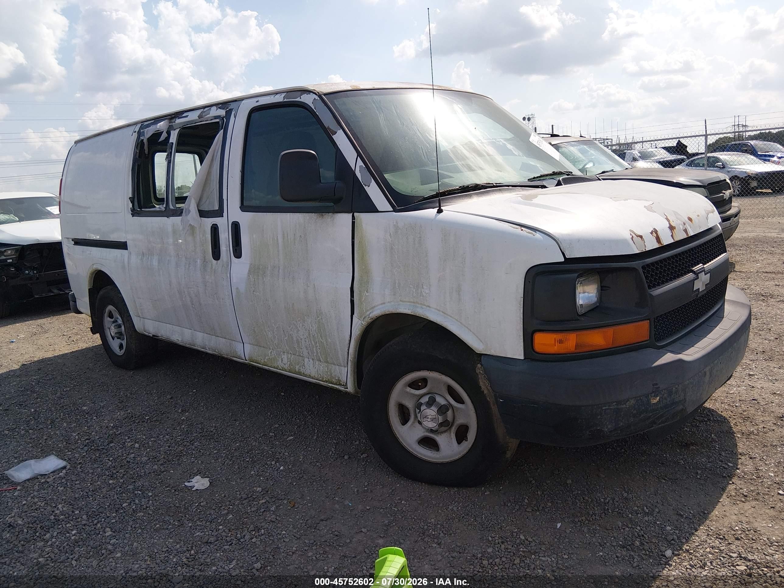2008 Chevrolet Express Work Van White vin: 1GCFG15X281219811