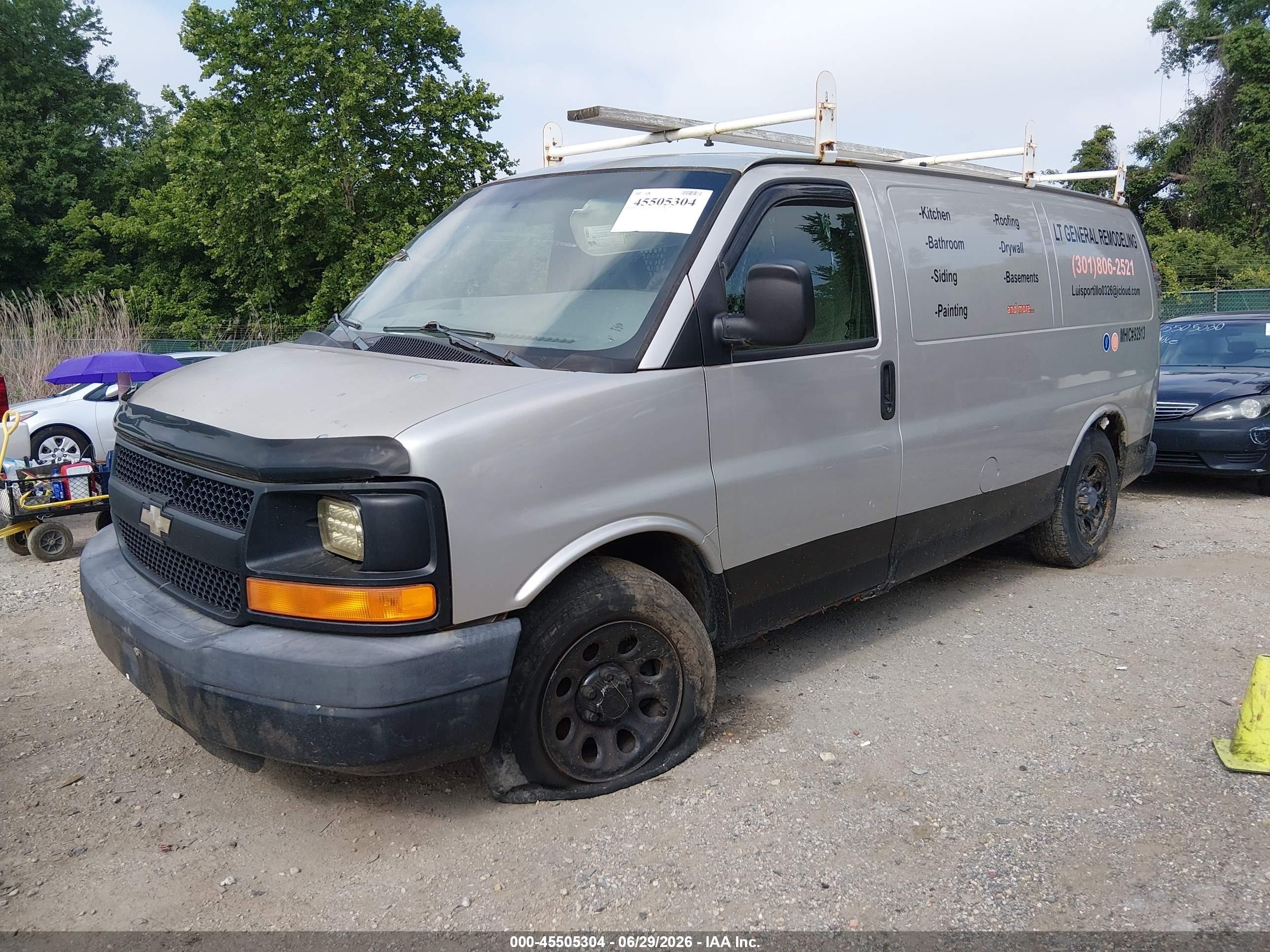 2009 Chevrolet Express Work Van Серый vin: 1GCFG15X291166349