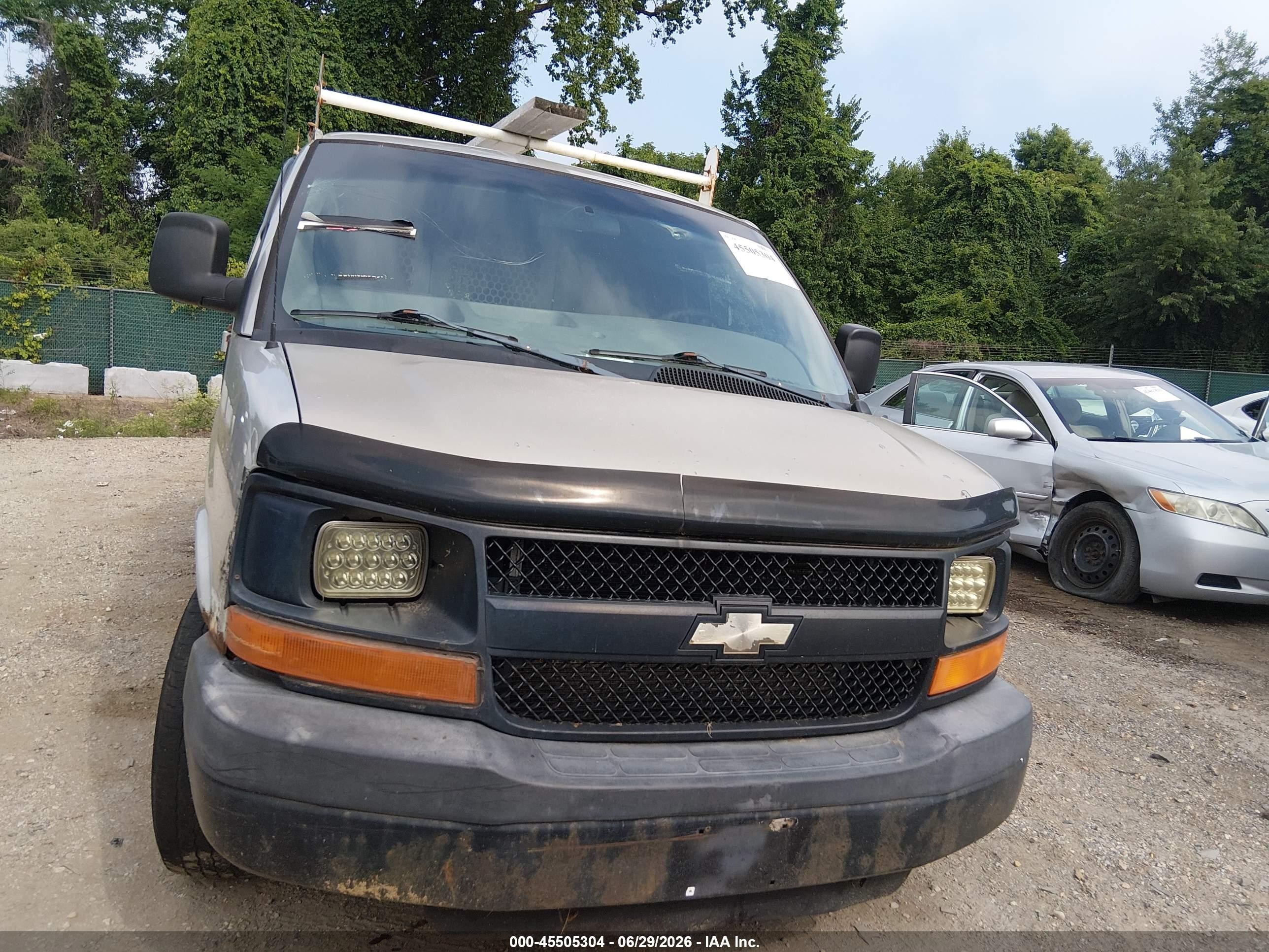 2009 Chevrolet Express Work Van Серый vin: 1GCFG15X291166349