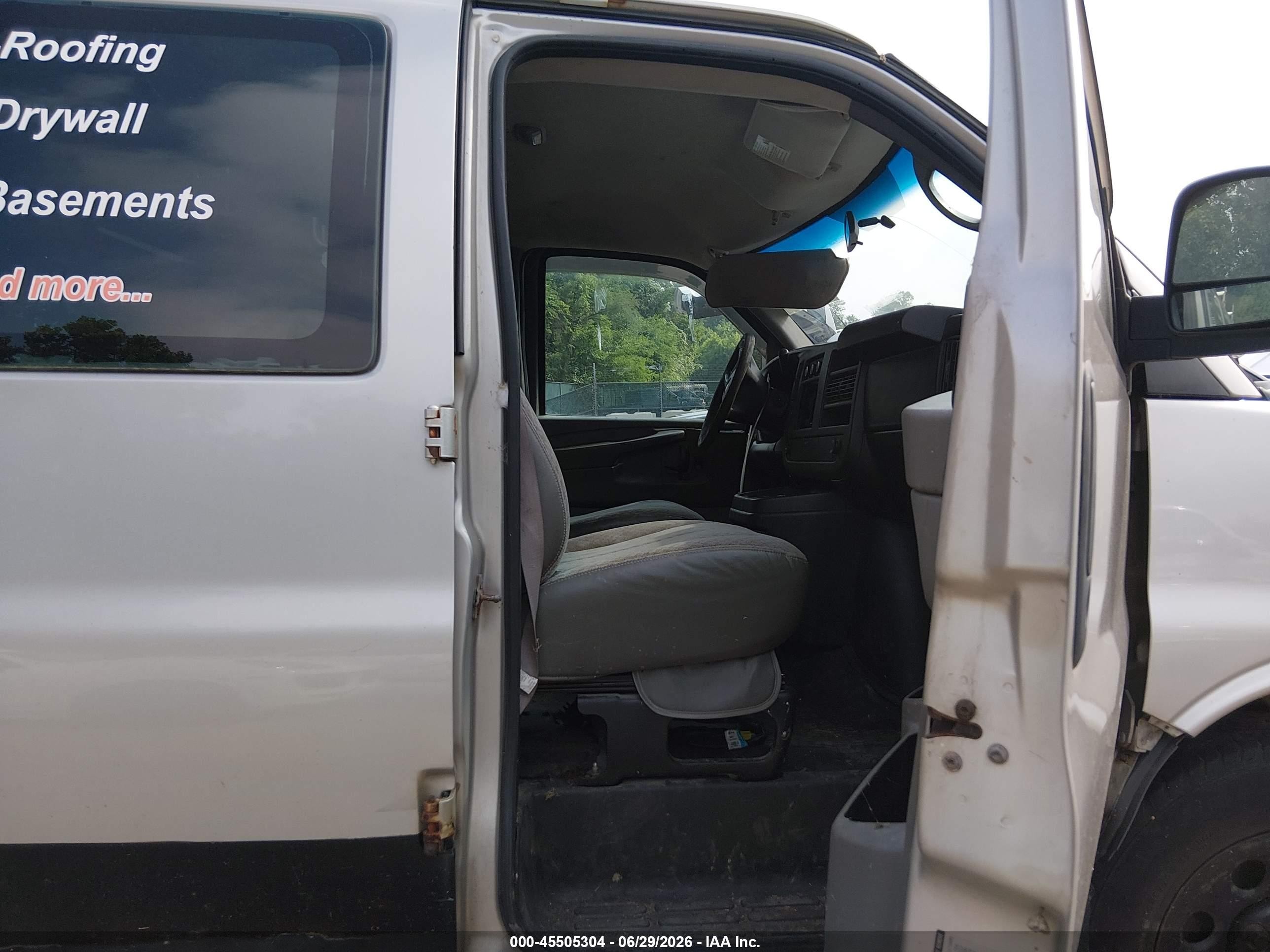 2009 Chevrolet Express Work Van Серый vin: 1GCFG15X291166349