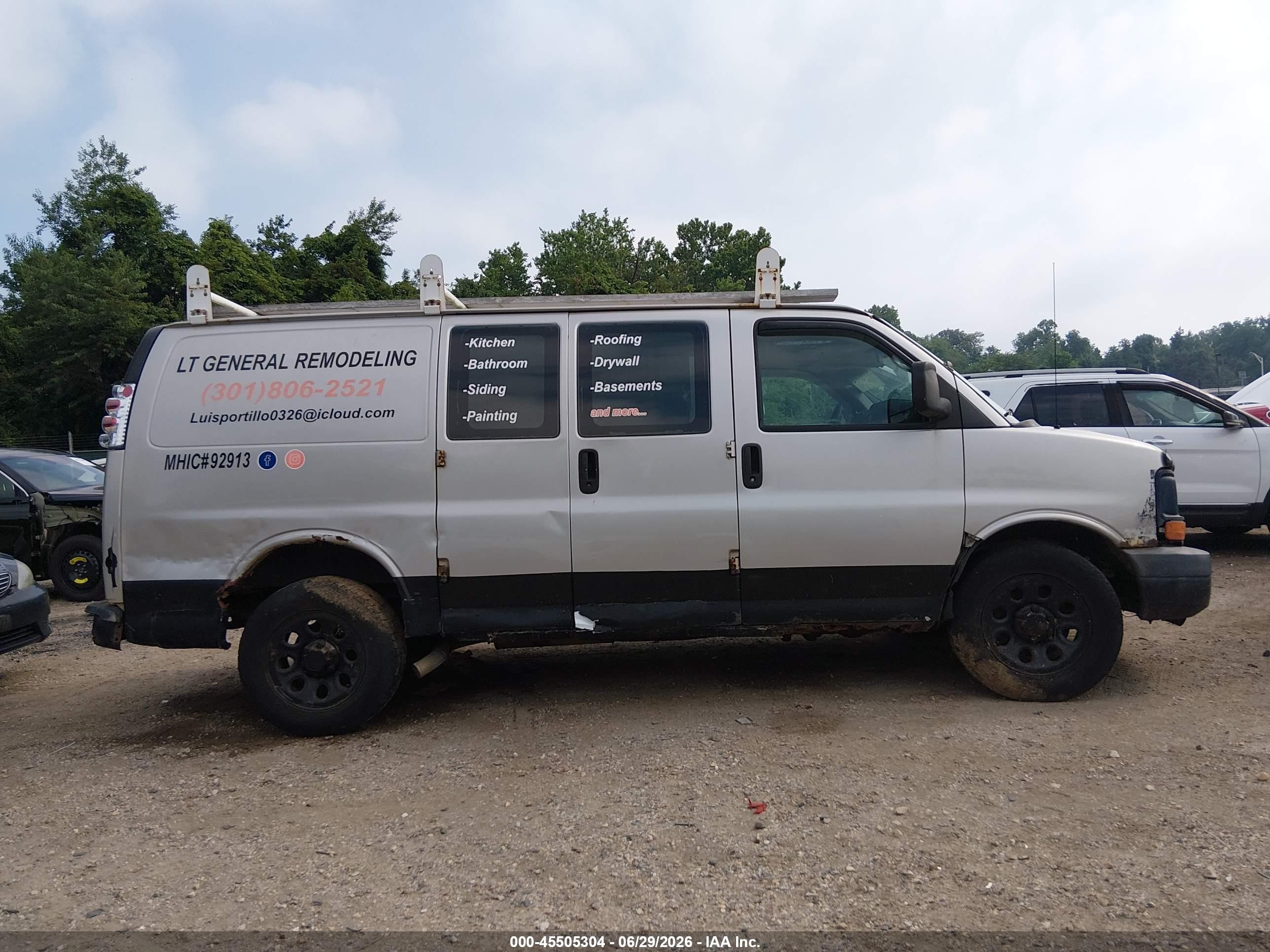 2009 Chevrolet Express Work Van Серый vin: 1GCFG15X291166349