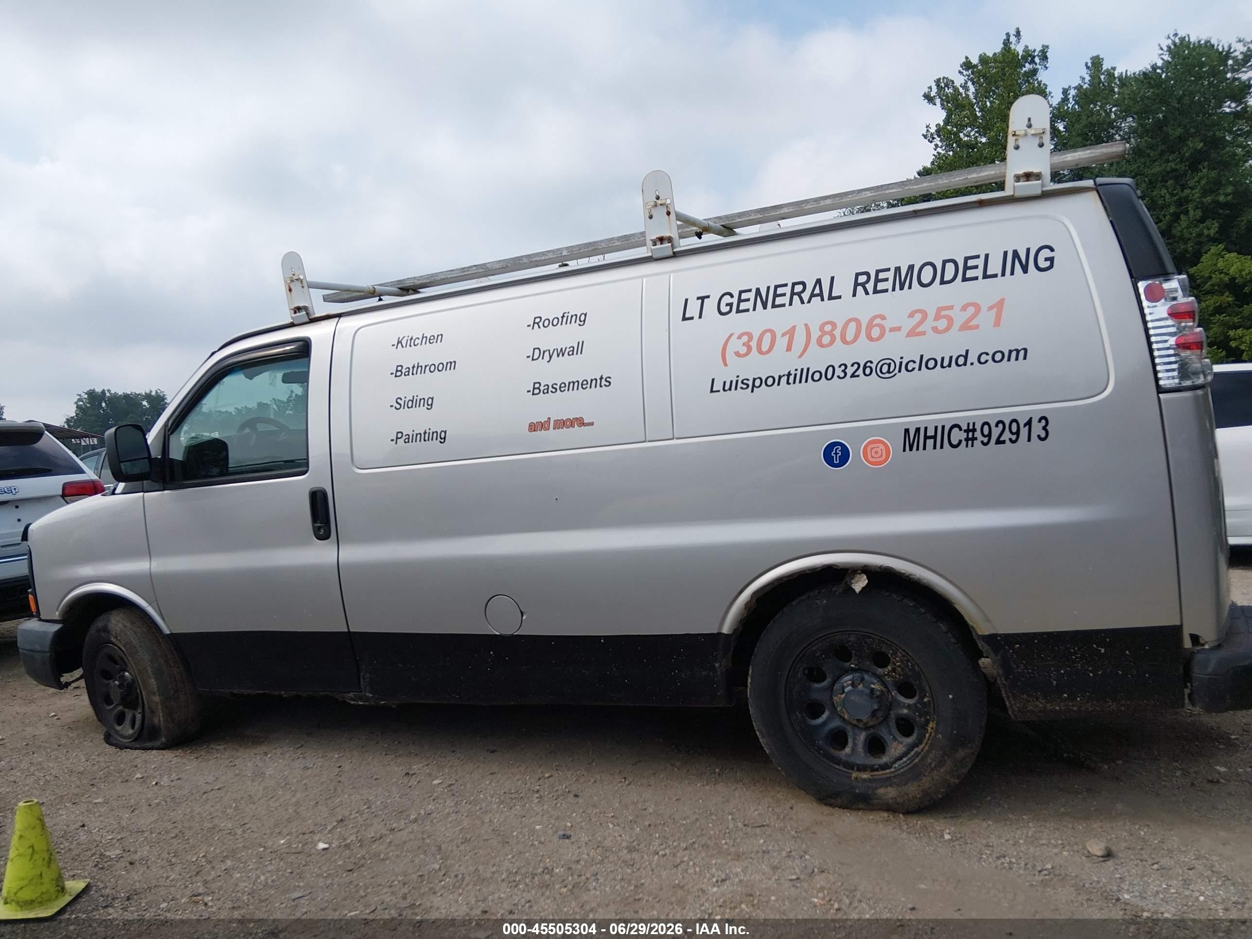 2009 Chevrolet Express Work Van Серый vin: 1GCFG15X291166349