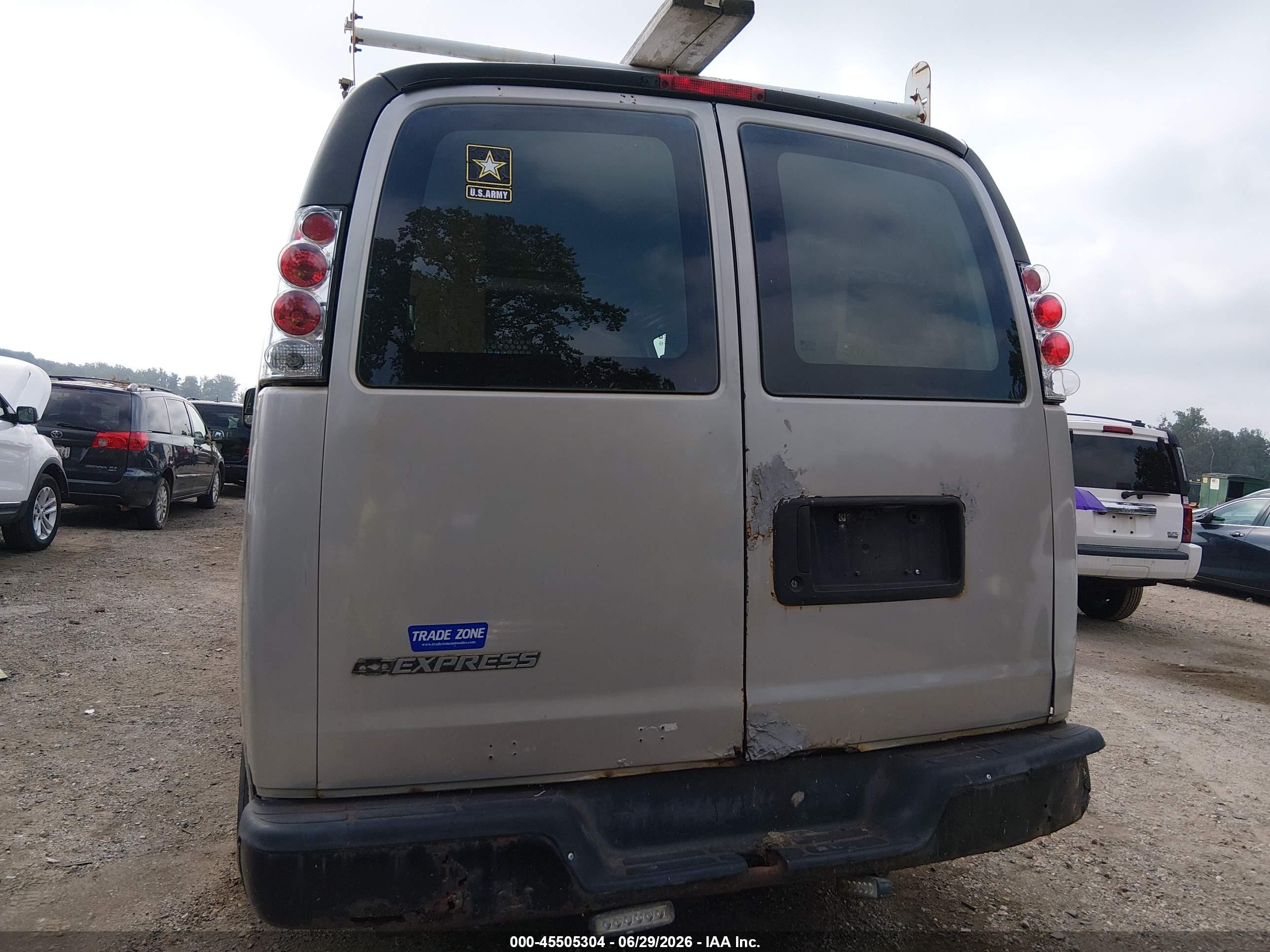 2009 Chevrolet Express Work Van Серый vin: 1GCFG15X291166349