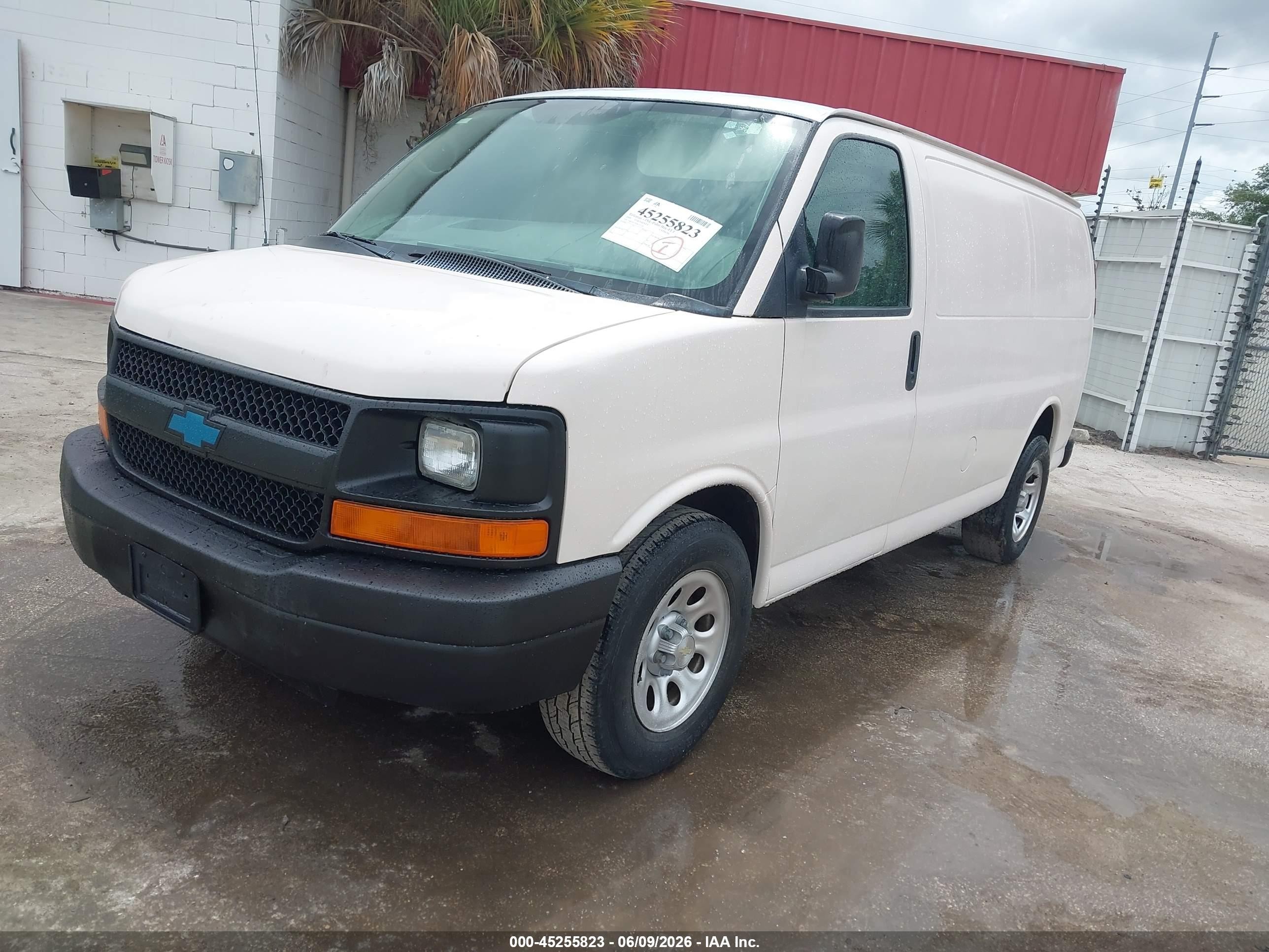 2006 Chevrolet Express Work Van White vin: 1GCFG15X361237182