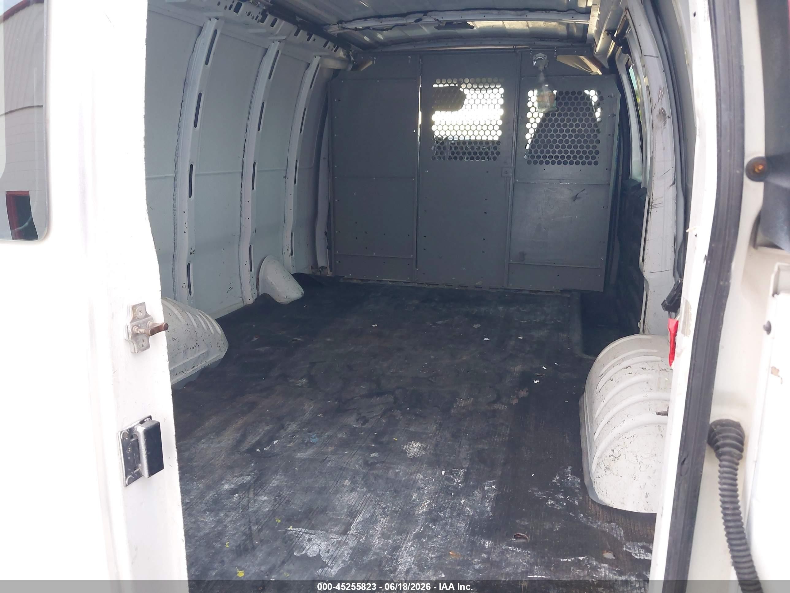 2006 Chevrolet Express Work Van White vin: 1GCFG15X361237182
