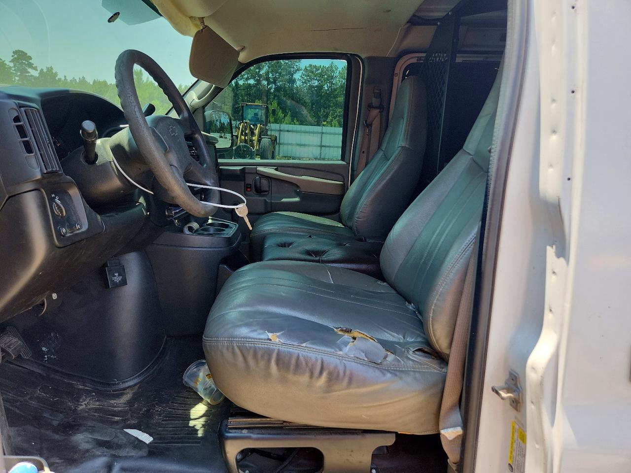 2006 Chevrolet Express G1500 White vin: 1GCFG15X361274720