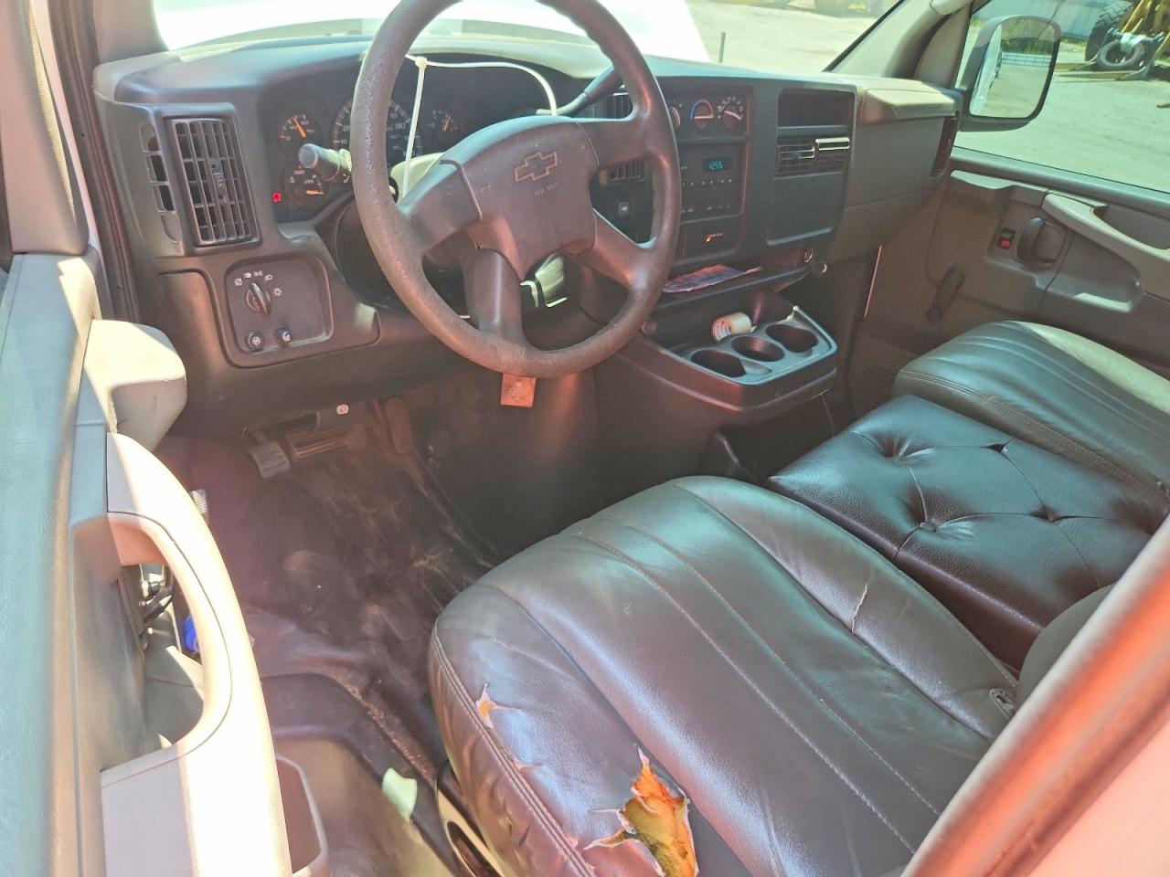 2006 Chevrolet Express G1500 White vin: 1GCFG15X361274720