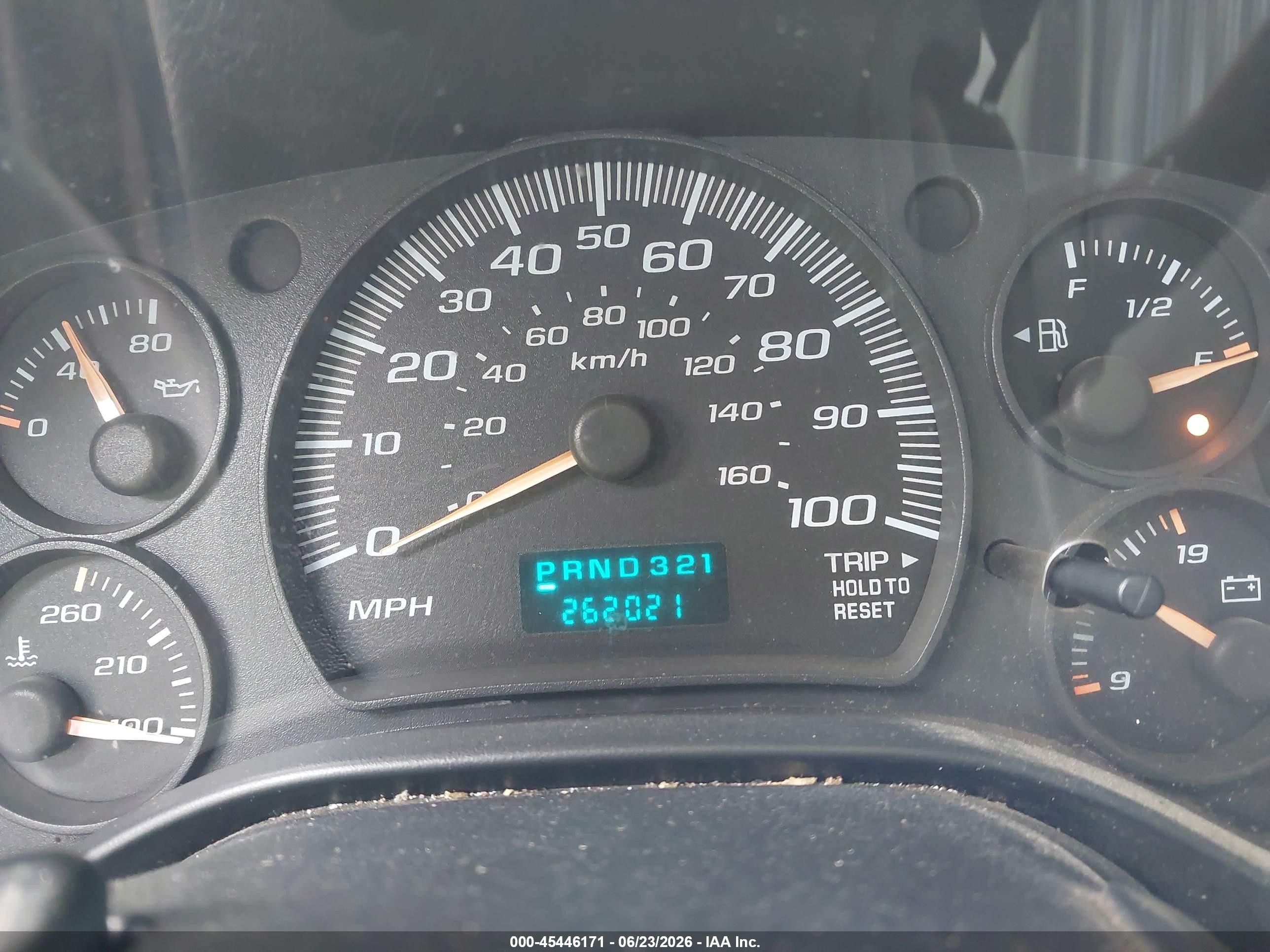 2004 Chevrolet Express   White vin: 1GCFG15X441106579