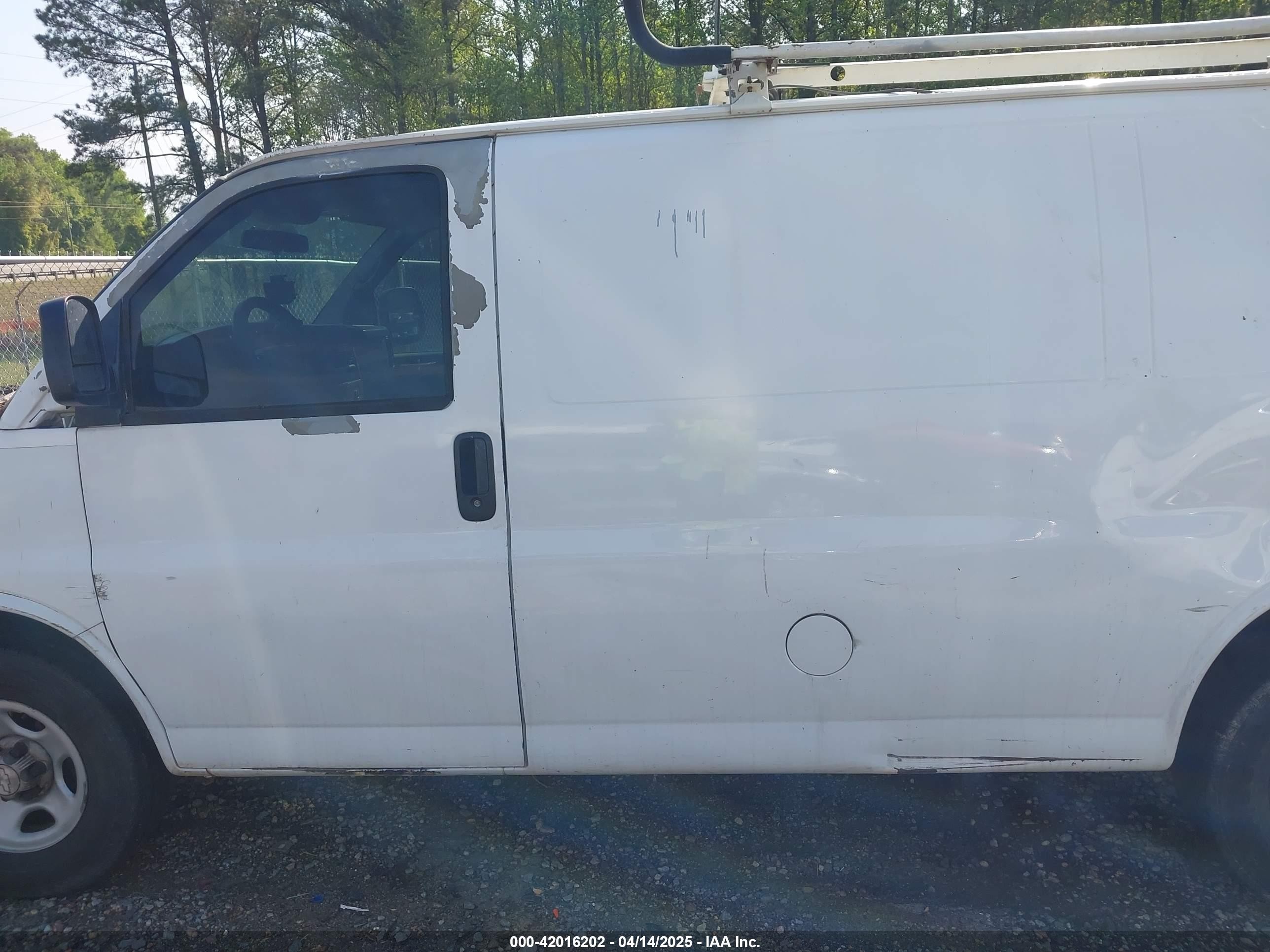 2008 Chevrolet Express Work Van Белый vin: 1GCFG15X581225764