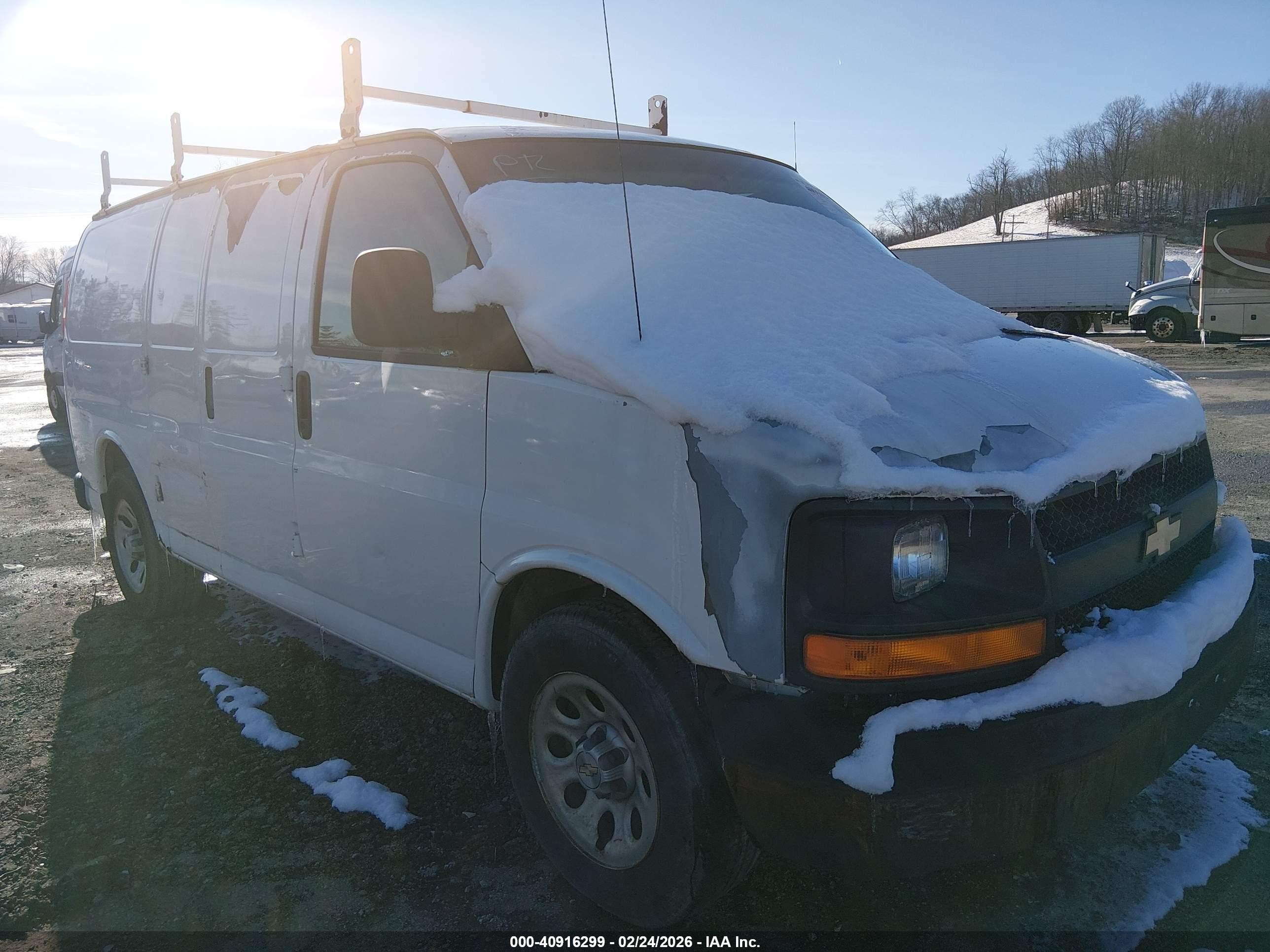 2009 Chevrolet Express 1500 Work Van White vin: 1GCFG15X591147262