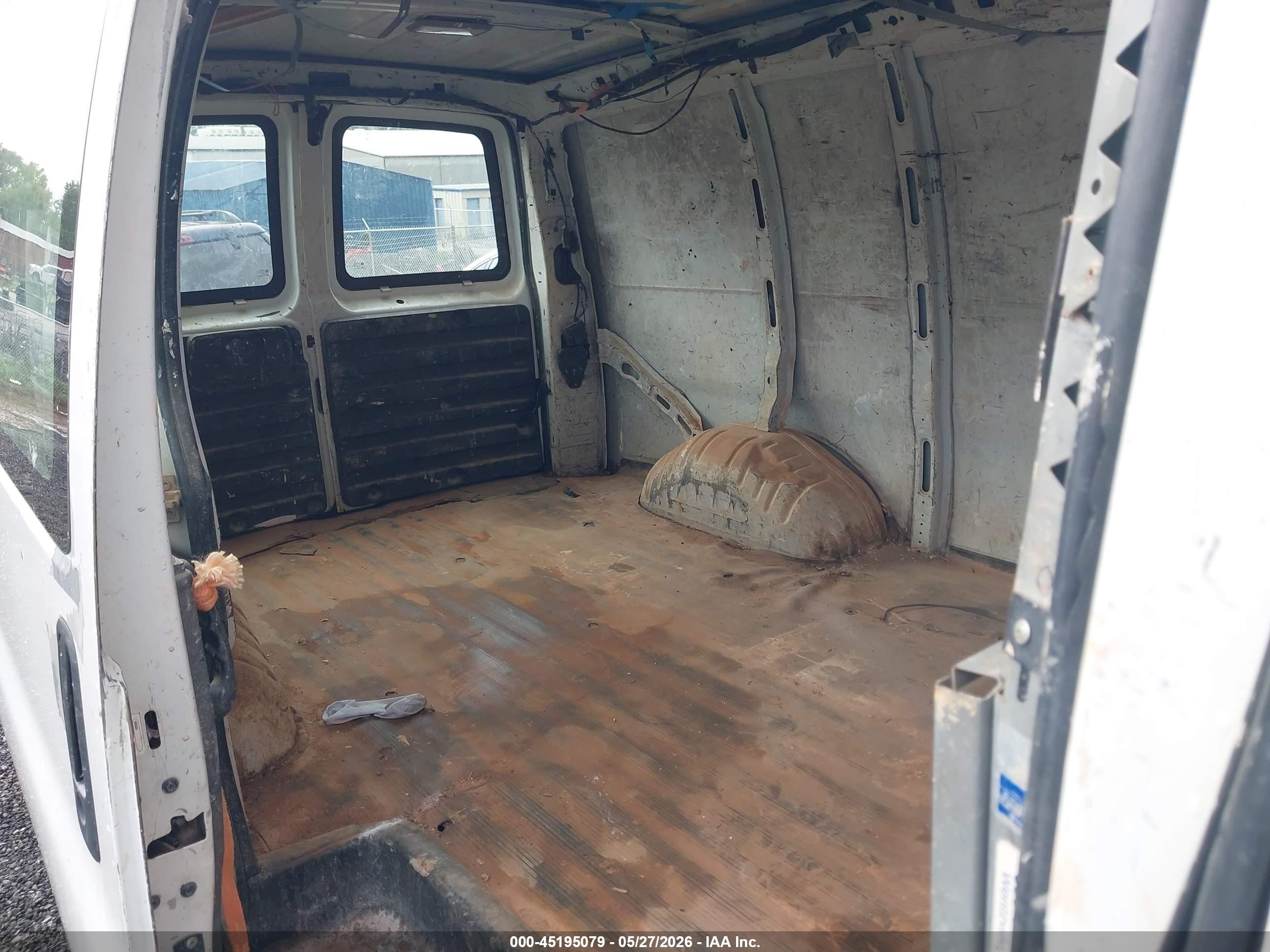 2008 Chevrolet Express Work Van White vin: 1GCFG15X681205927