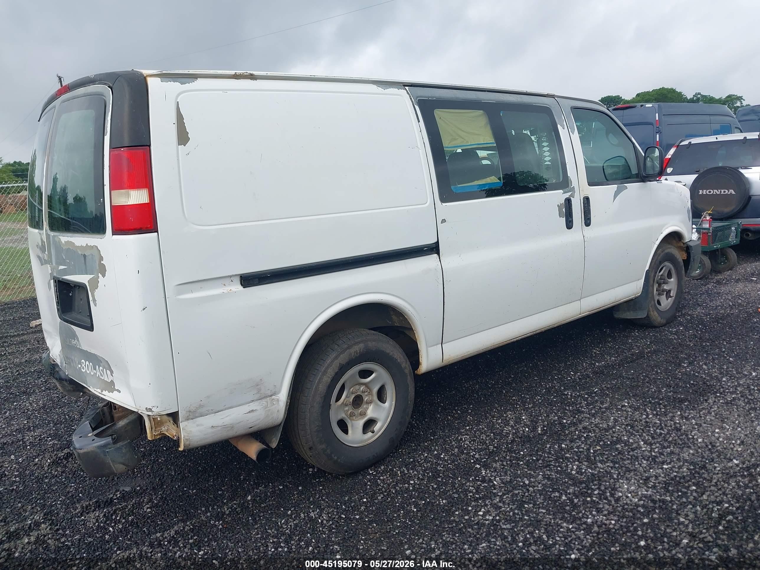 2008 Chevrolet Express Work Van White vin: 1GCFG15X681205927