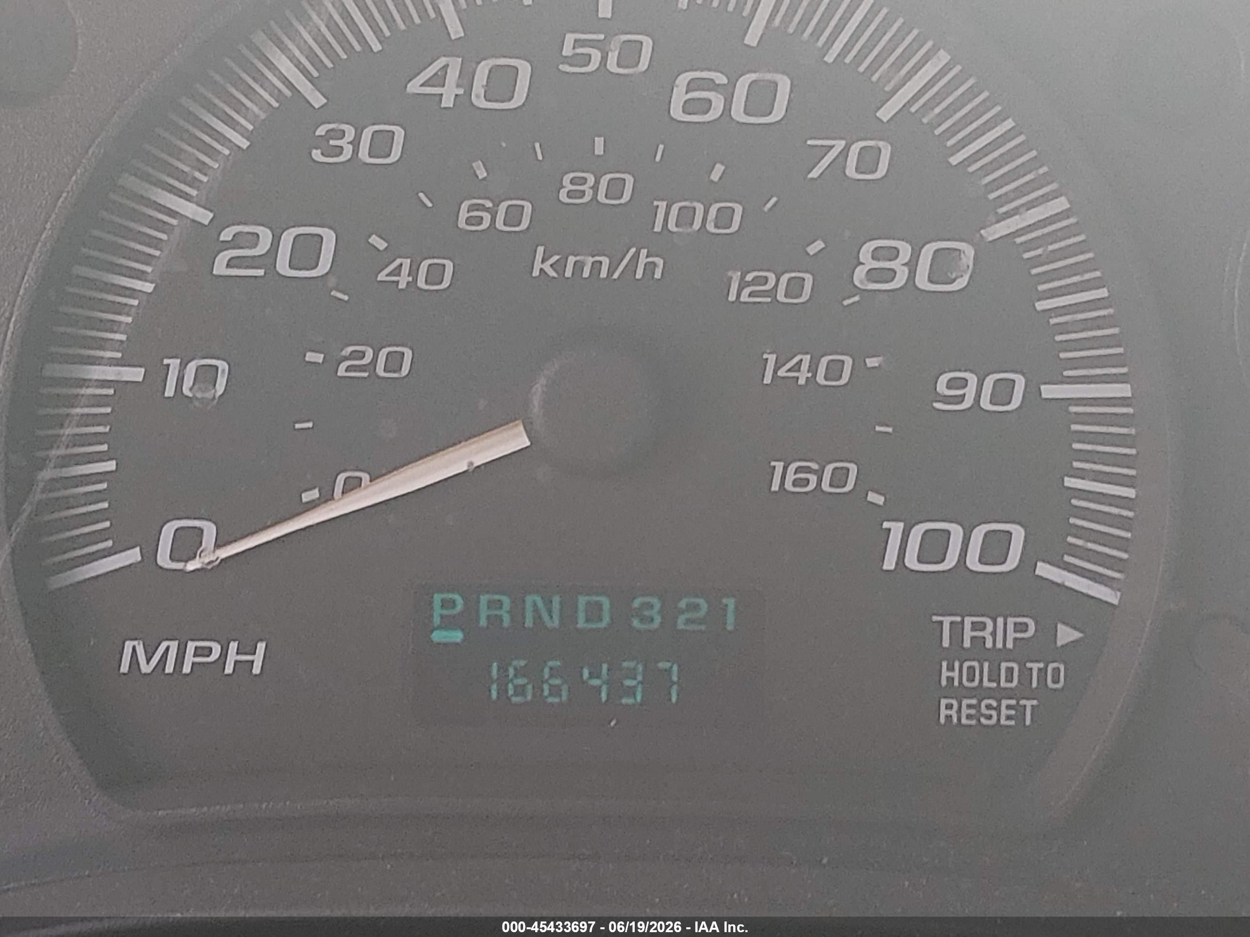 2004 Chevrolet Express   White vin: 1GCFG15X841173671