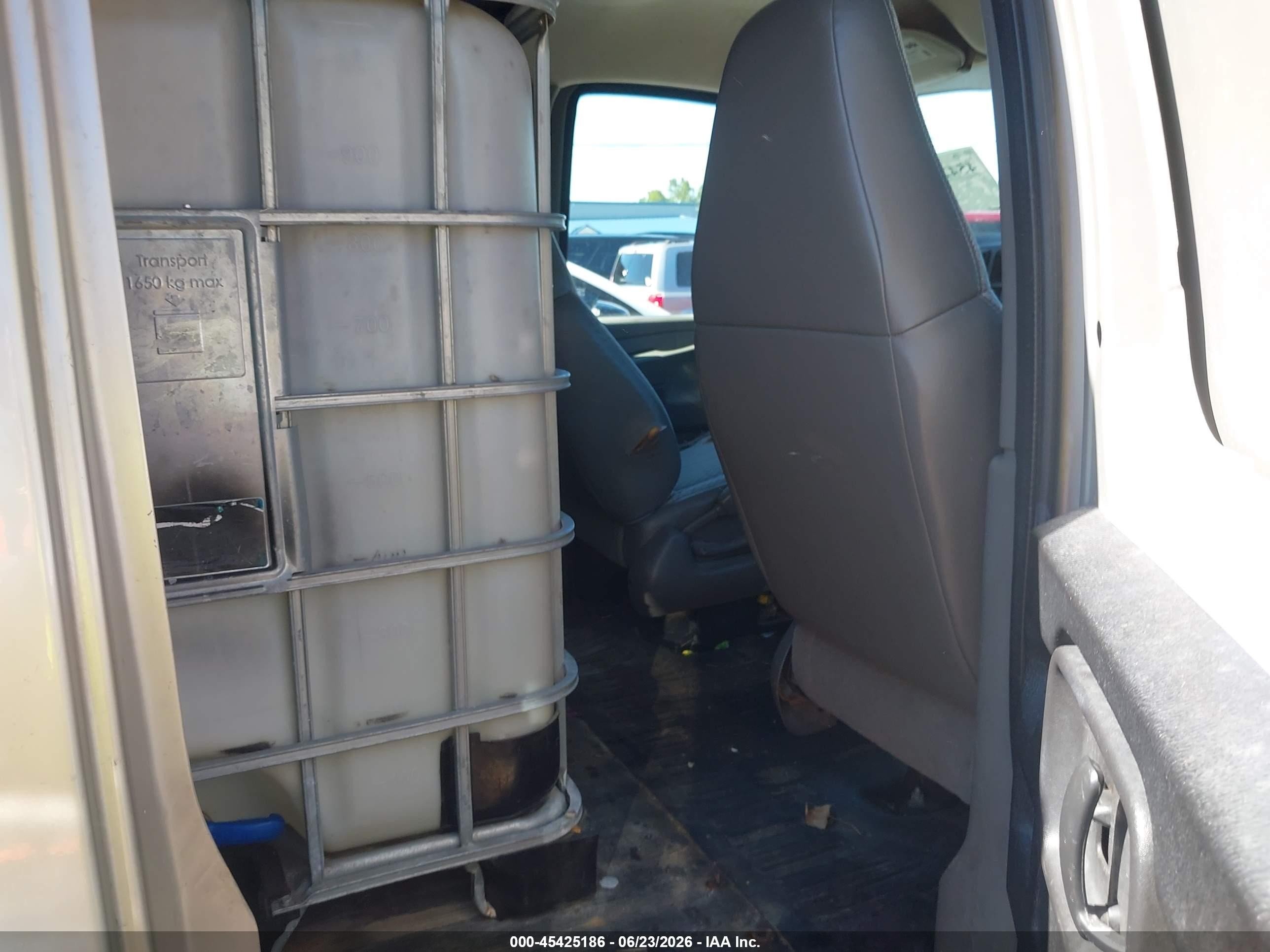 2006 Chevrolet Express Work Van Silver vin: 1GCFG15X861157926