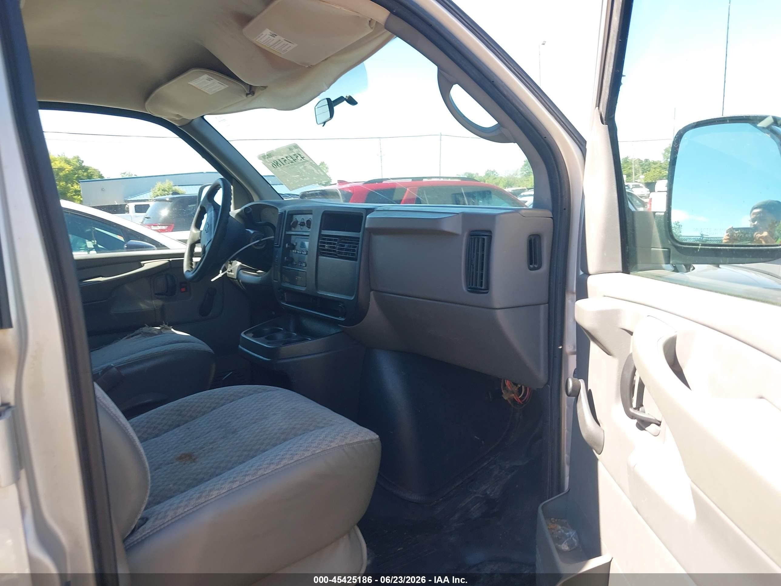 2006 Chevrolet Express Work Van Silver vin: 1GCFG15X861157926