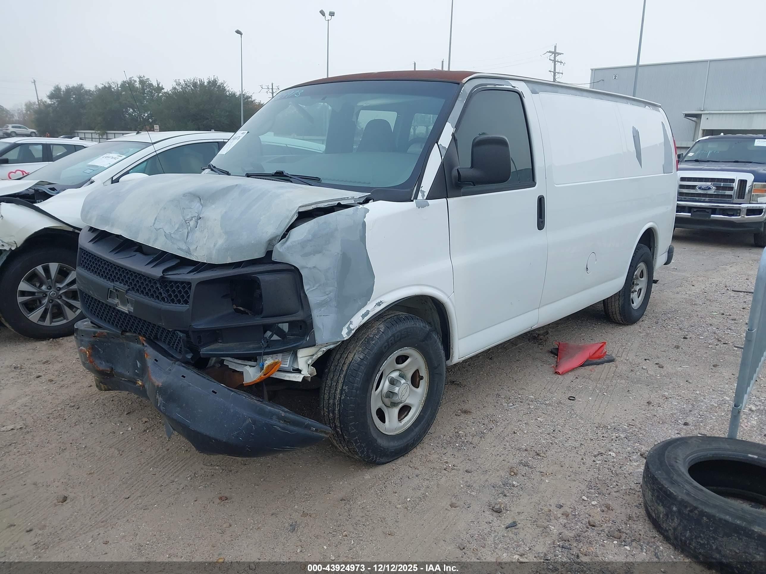 2006 Chevrolet Express Work Van Белый vin: 1GCFG15X861218790