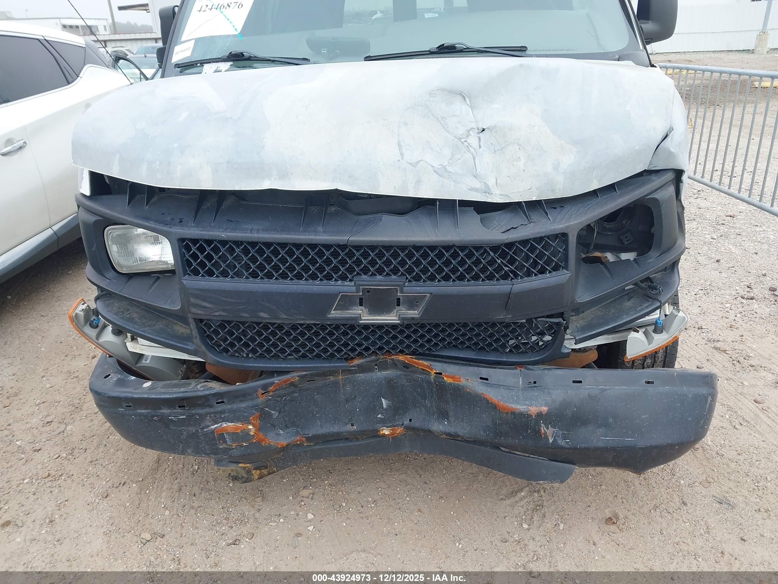 2006 Chevrolet Express Work Van Белый vin: 1GCFG15X861218790