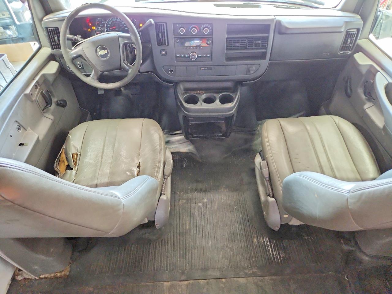 2009 Chevrolet Express G1500 White vin: 1GCFG15X891146154