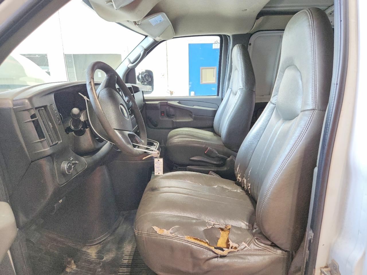 2009 Chevrolet Express G1500 White vin: 1GCFG15X891146154