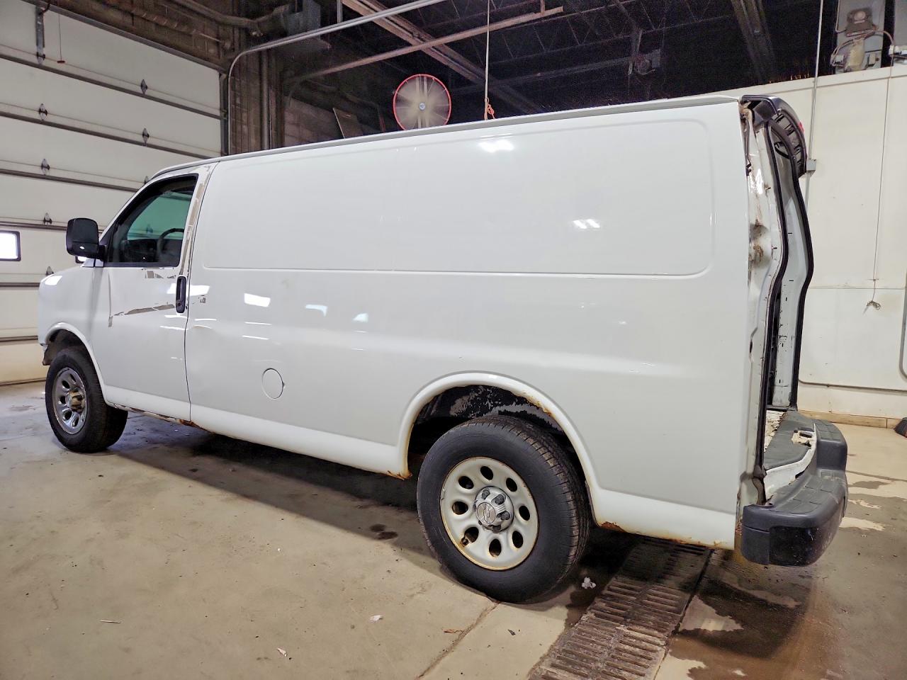 2009 Chevrolet Express G1500 White vin: 1GCFG15X891146154