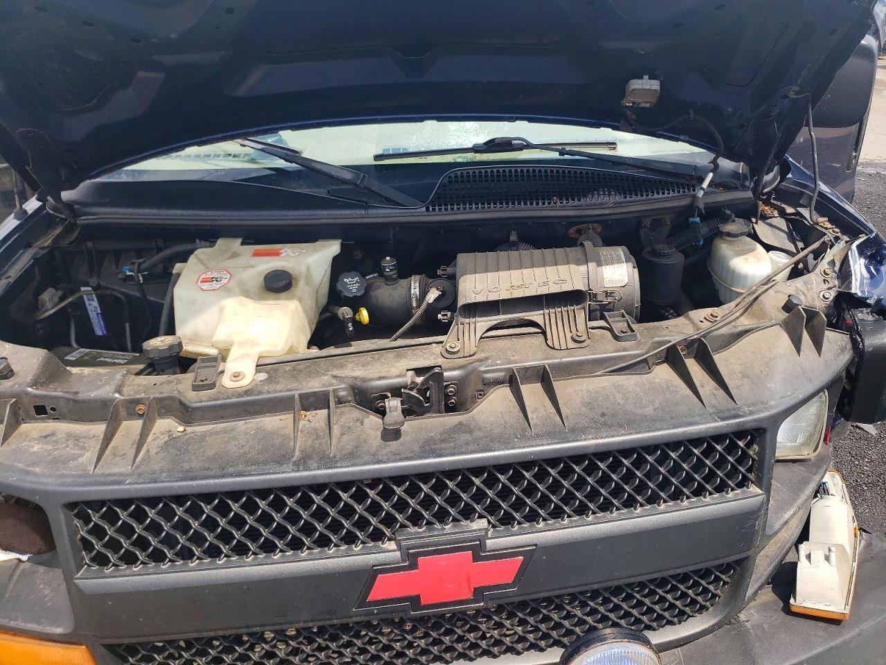 2004 Chevrolet Express G1500 Blue vin: 1GCFG15X941176515