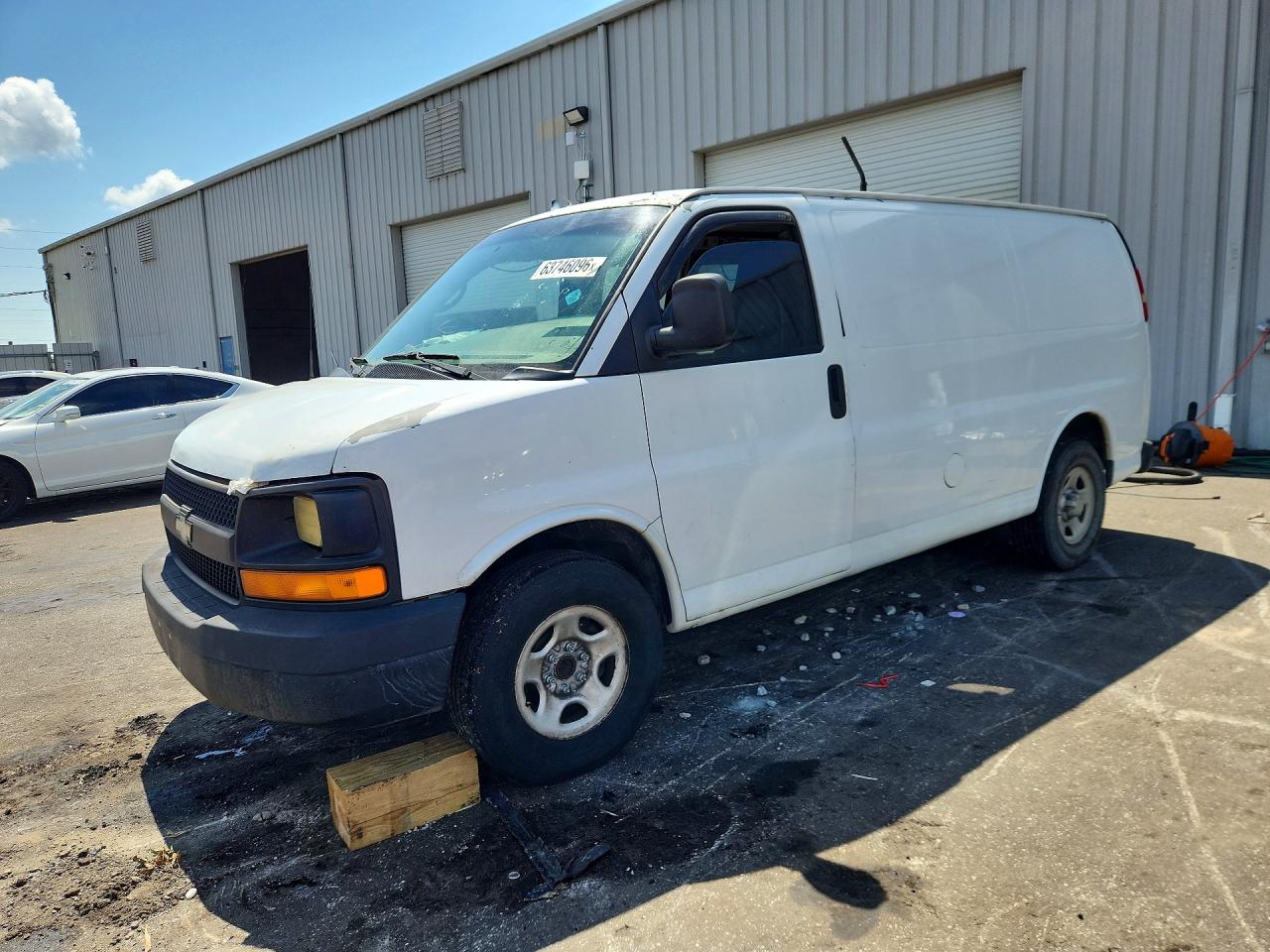 2007 Chevrolet Express G1500 White vin: 1GCFG15X971102998
