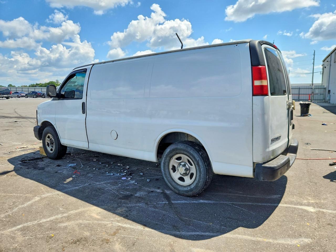 2007 Chevrolet Express G1500 Белый vin: 1GCFG15X971102998